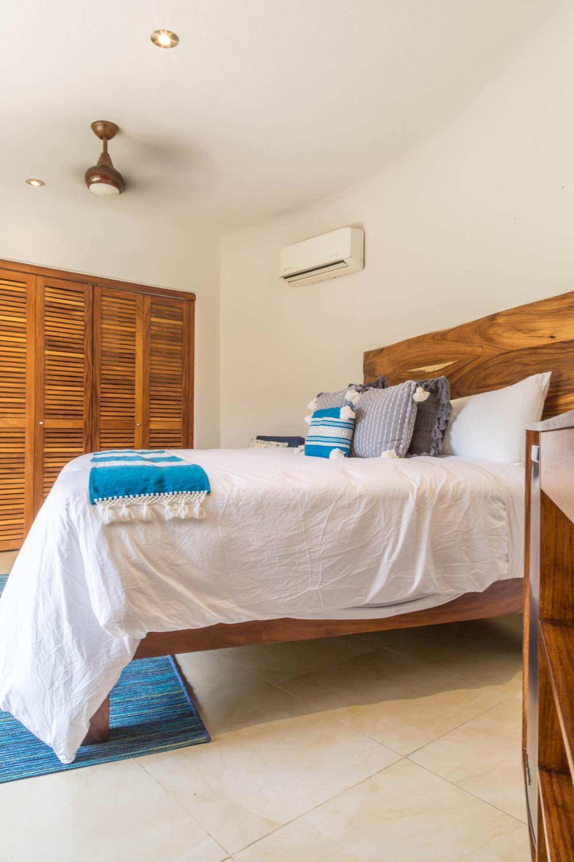 Junior Suite with Partial Sea View - Photo 7