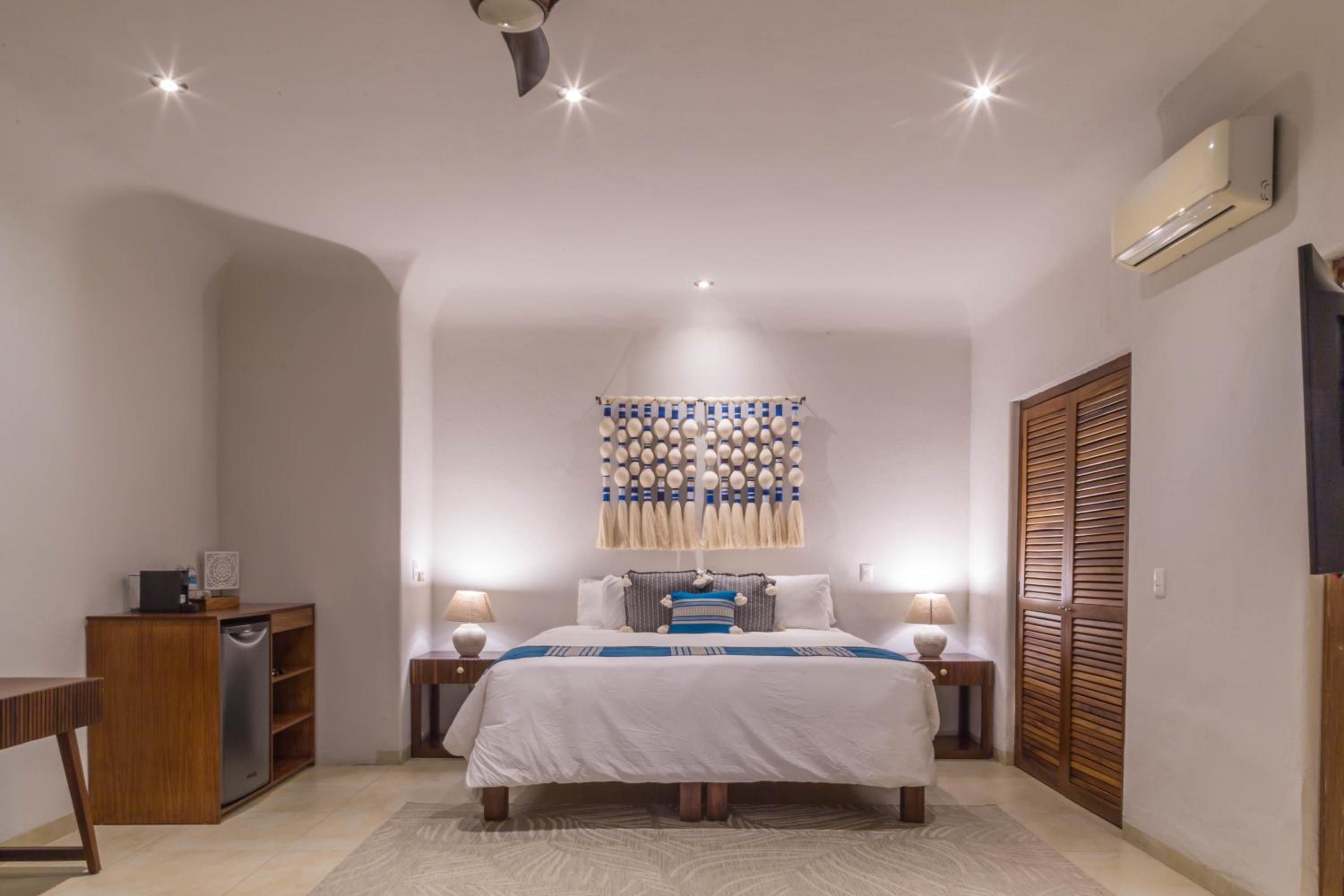 Junior Suite with Partial Sea View - Photo 1