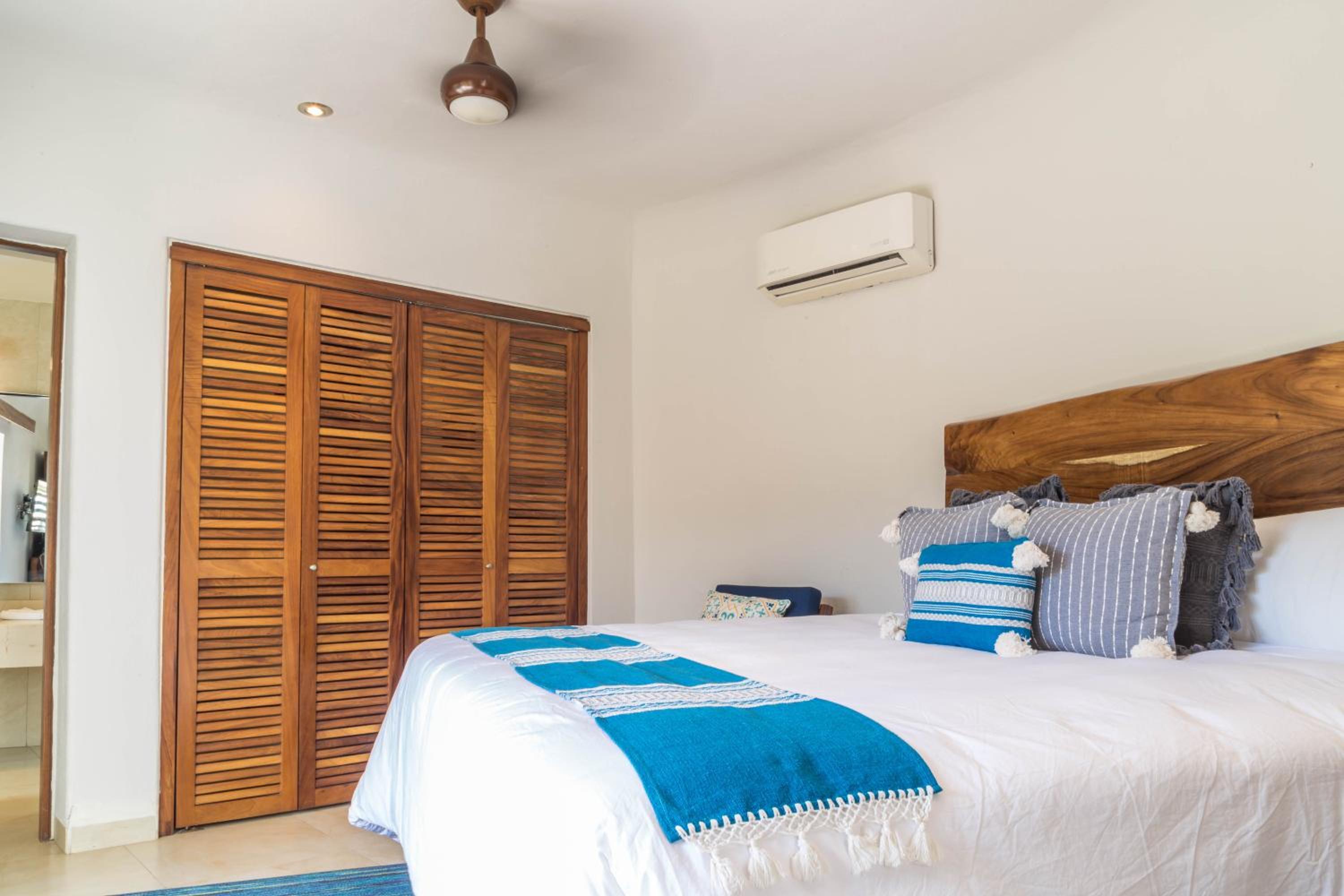 Junior Suite with Partial Sea View - Photo 8