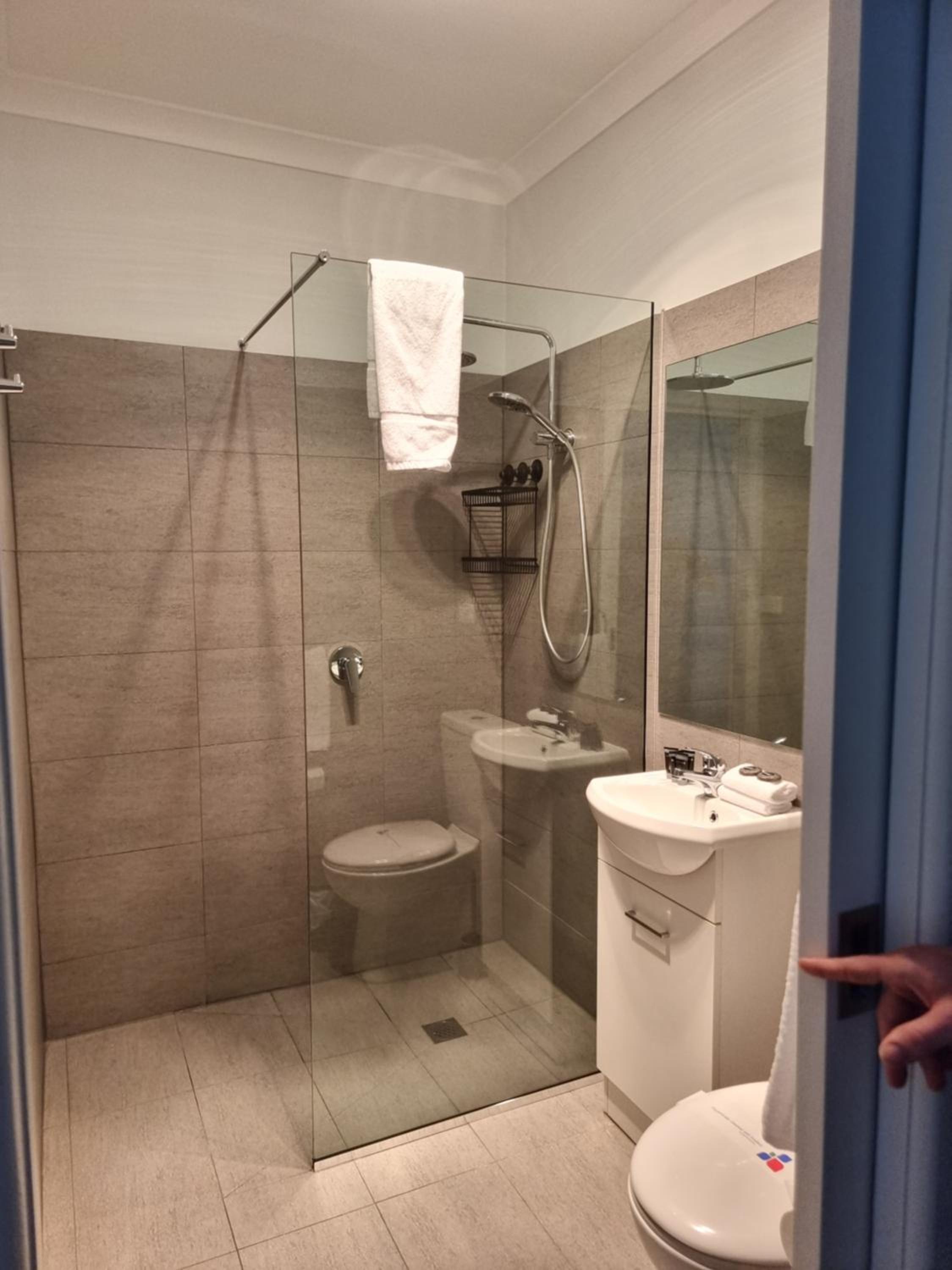 Queen Room with Balcony - Photo 8
