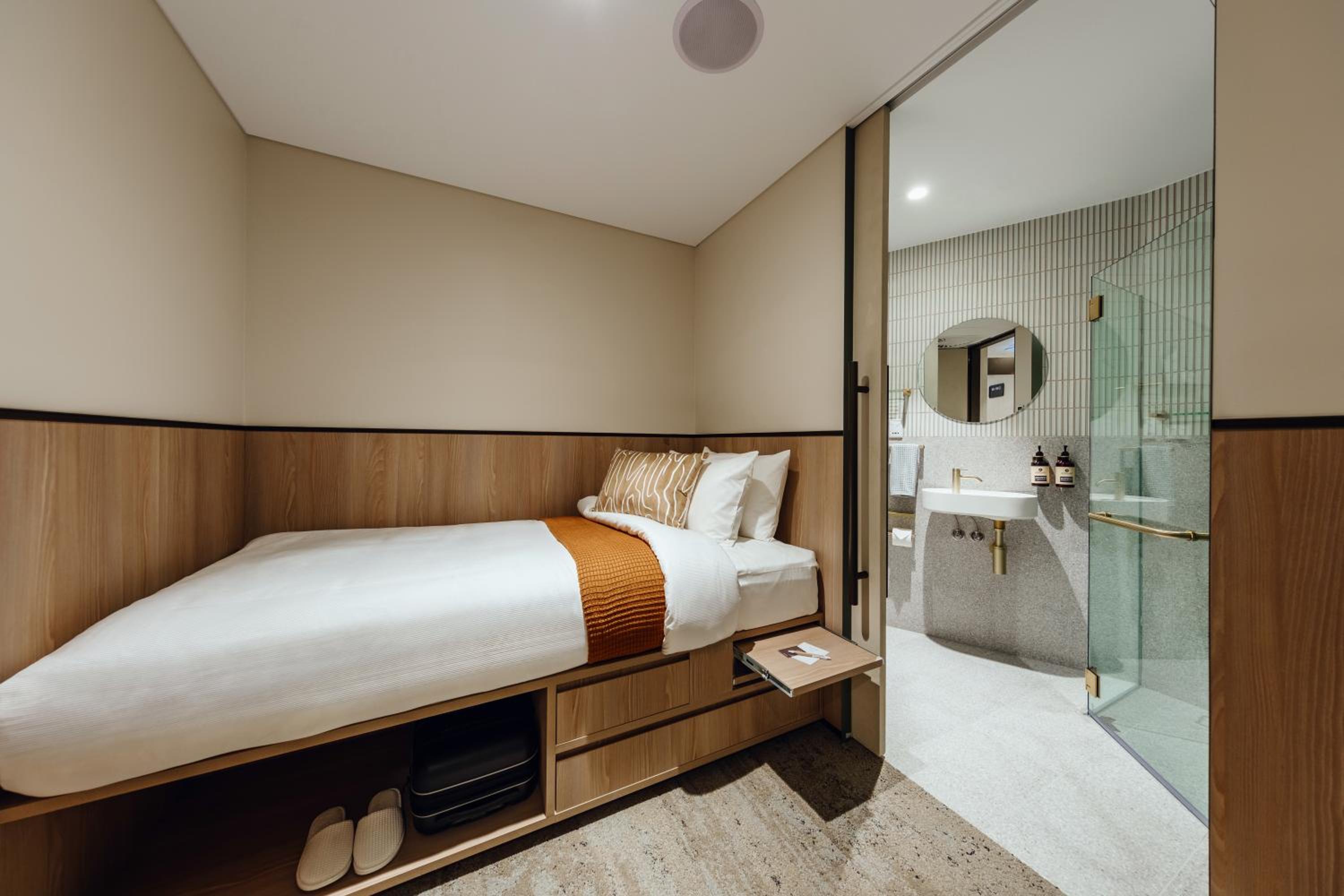 Single Room + $15 F&B Credit