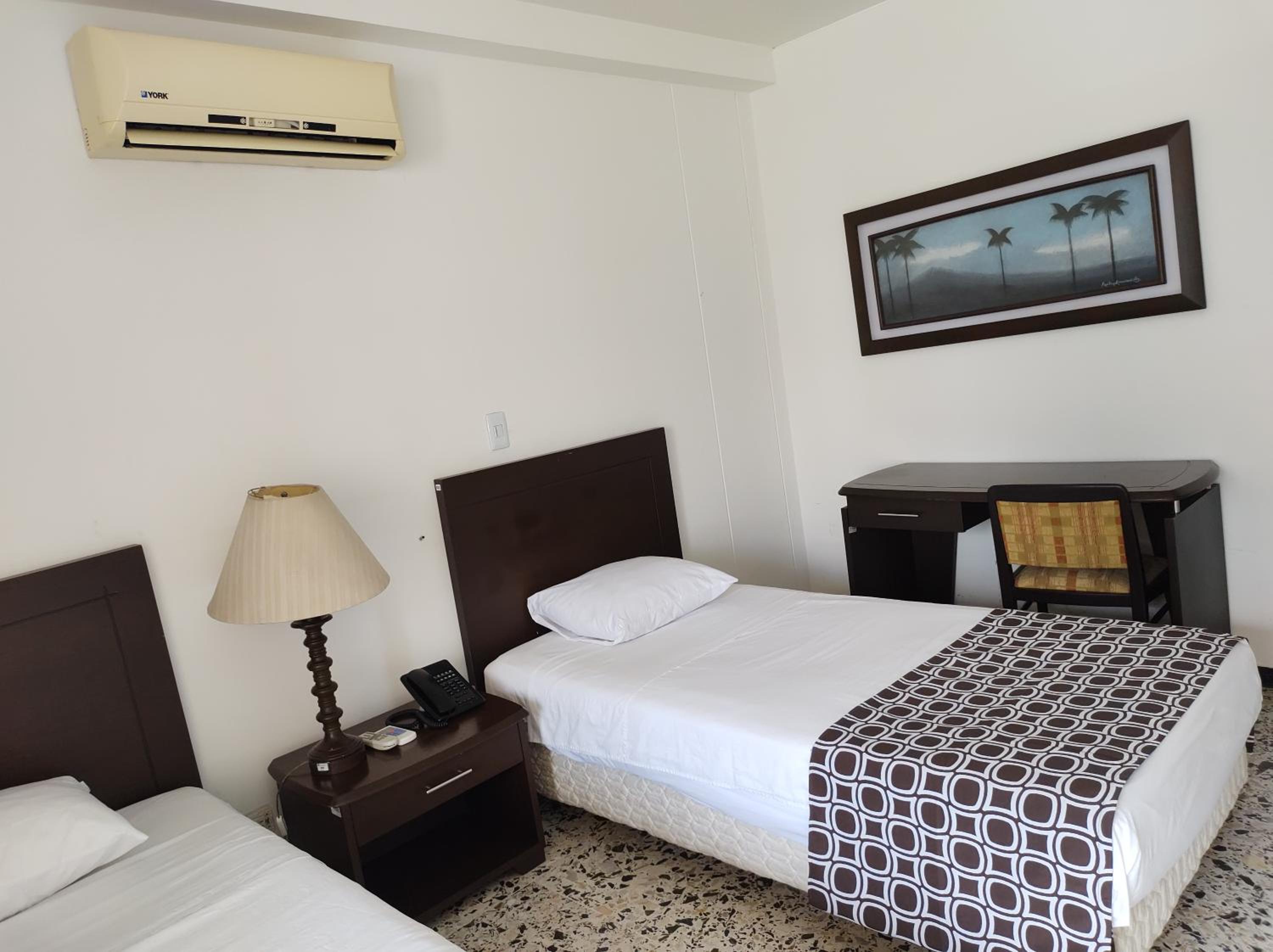 Economy Twin Room photo 1