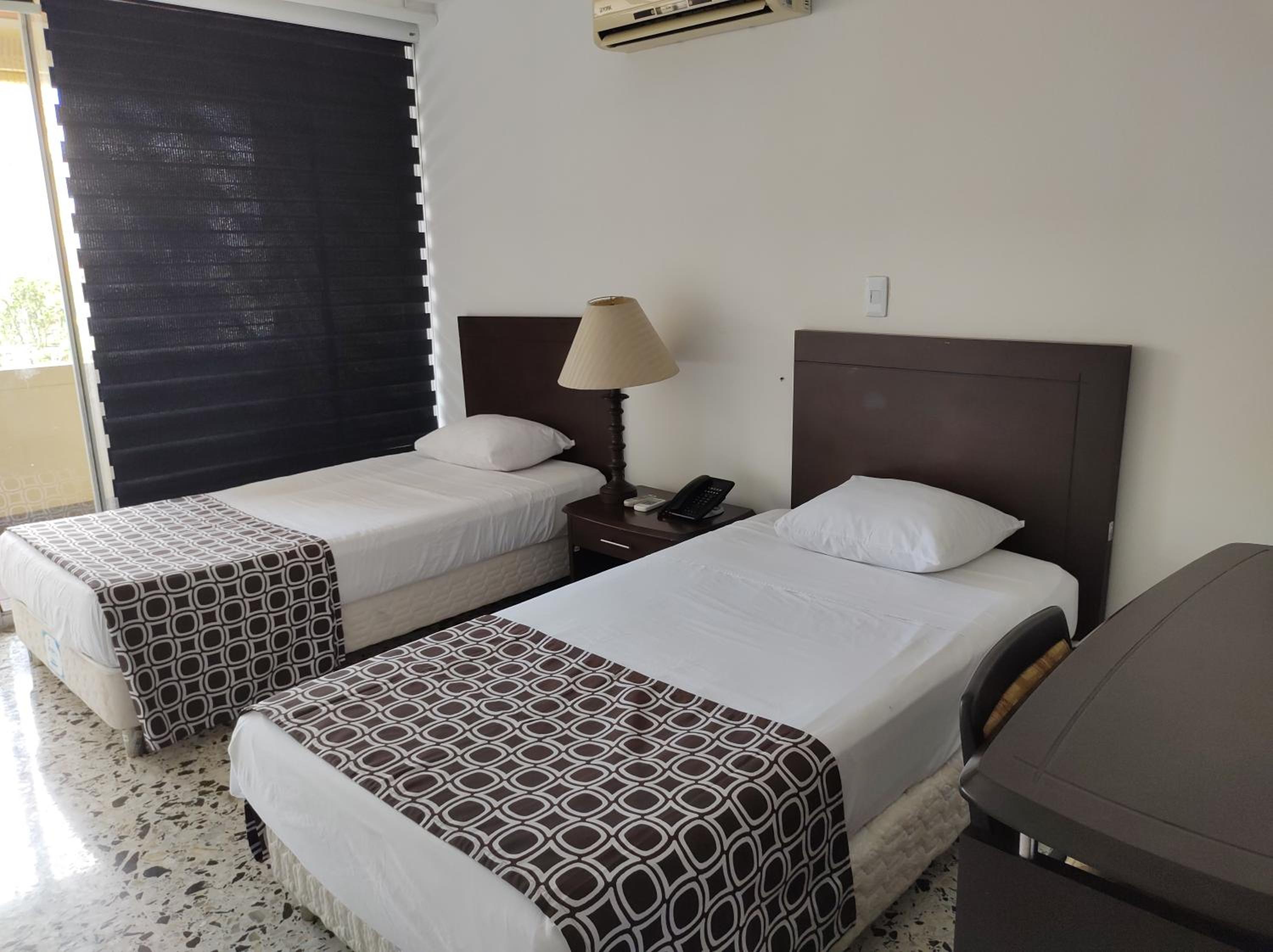 Economy Twin Room photo 2