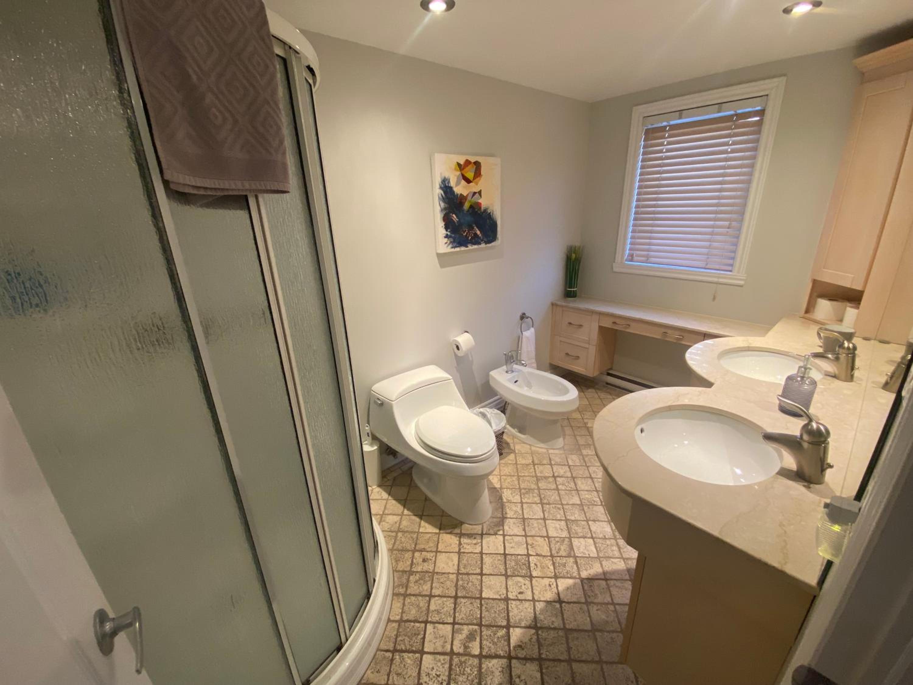 Presidential Suite 302 thumbnail 5