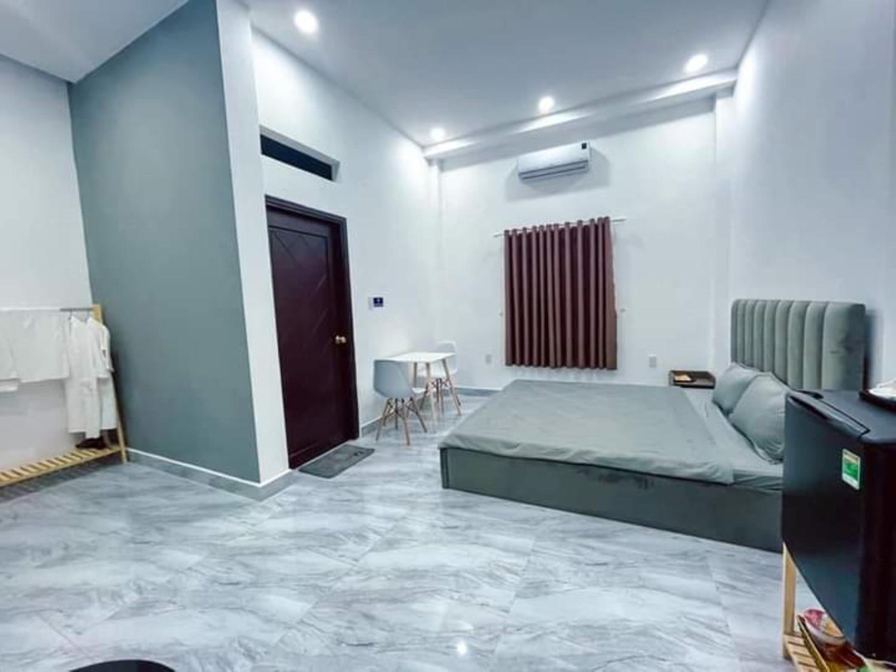 Deluxe Double Room with Balcony - Photo 4