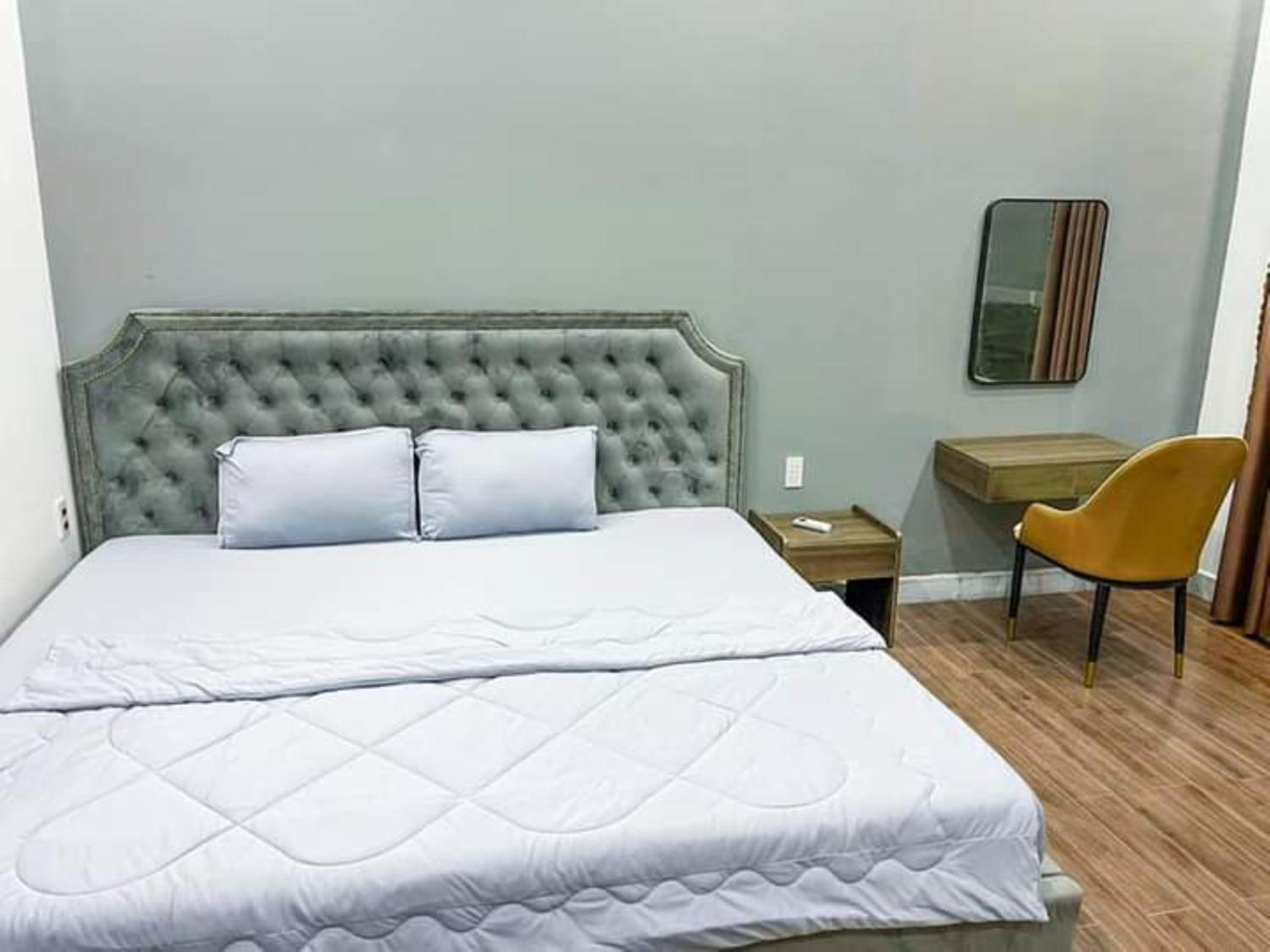 Deluxe Double Room with Balcony - Photo 11
