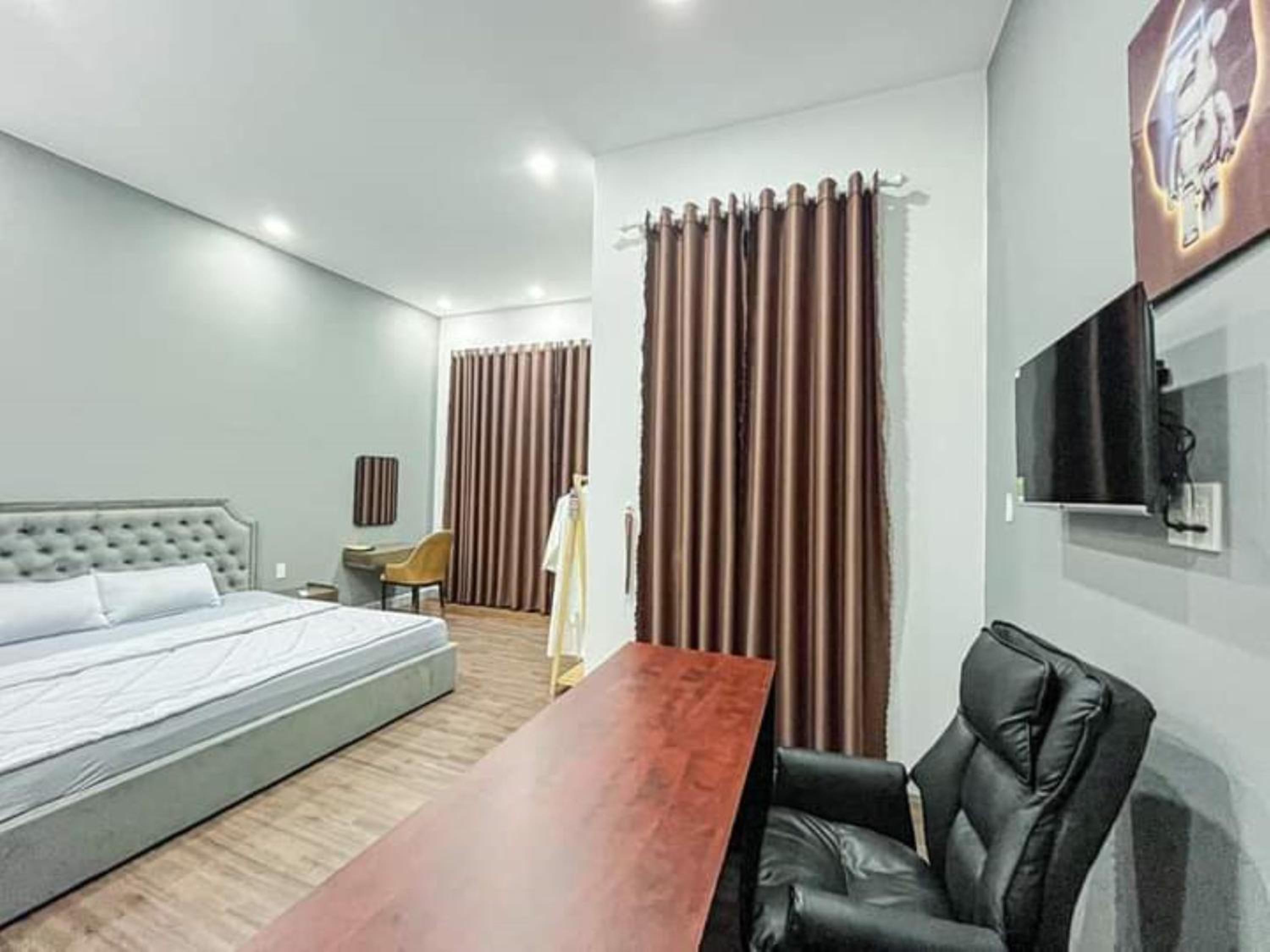 Deluxe Double Room with Balcony - Photo 5