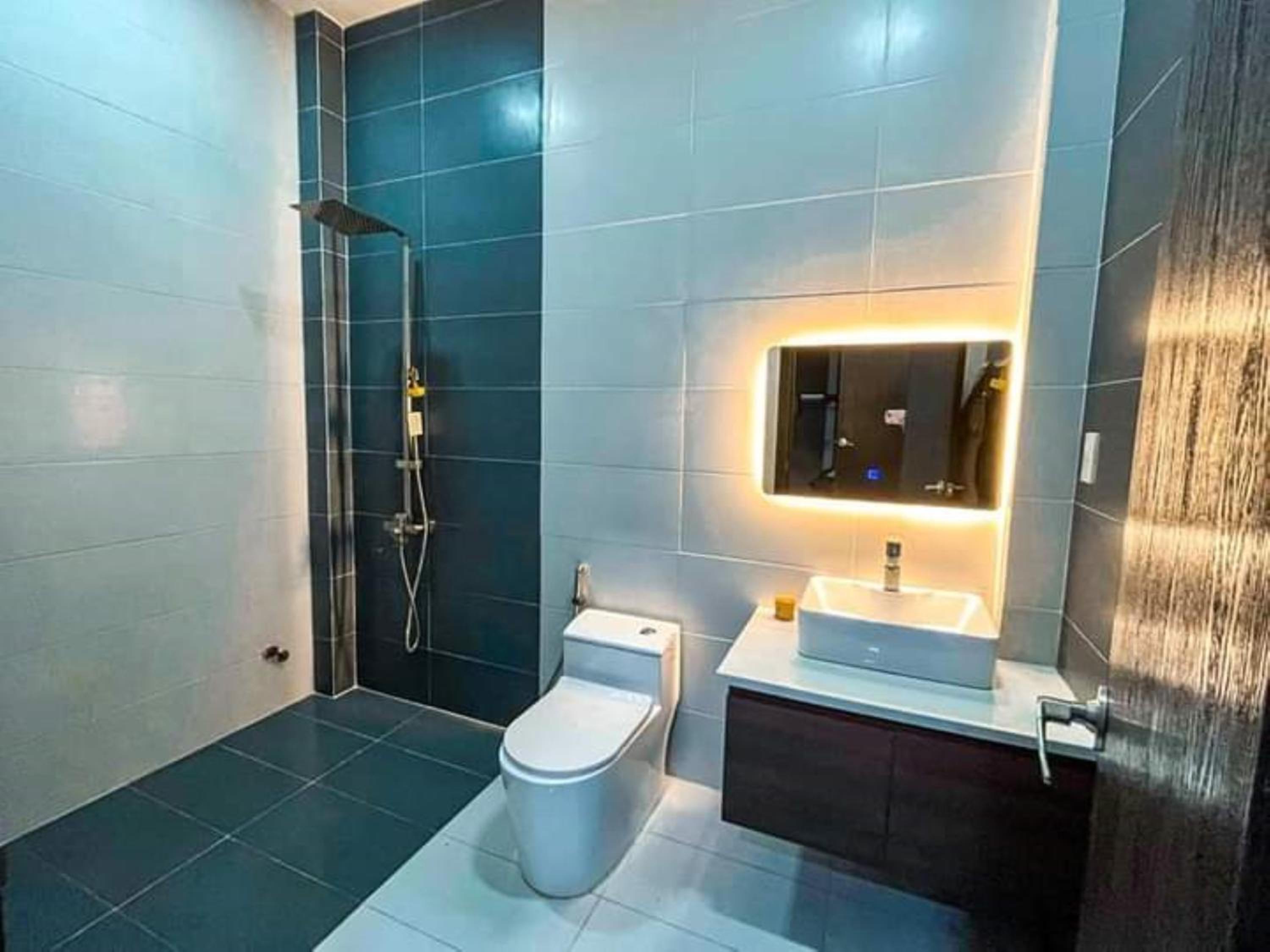 Deluxe Double Room with Balcony - Photo 6