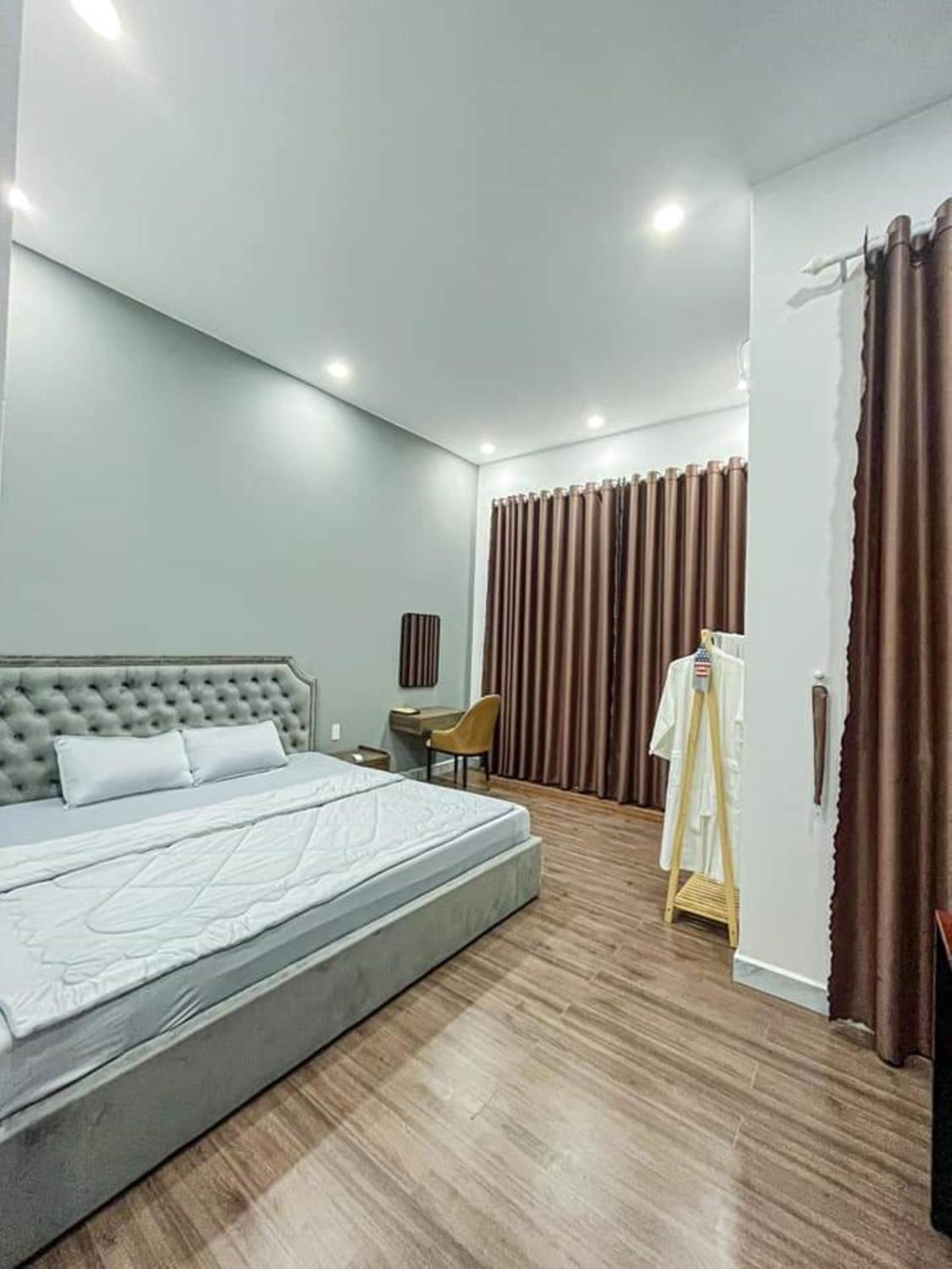 Deluxe Double Room with Balcony - Photo 12
