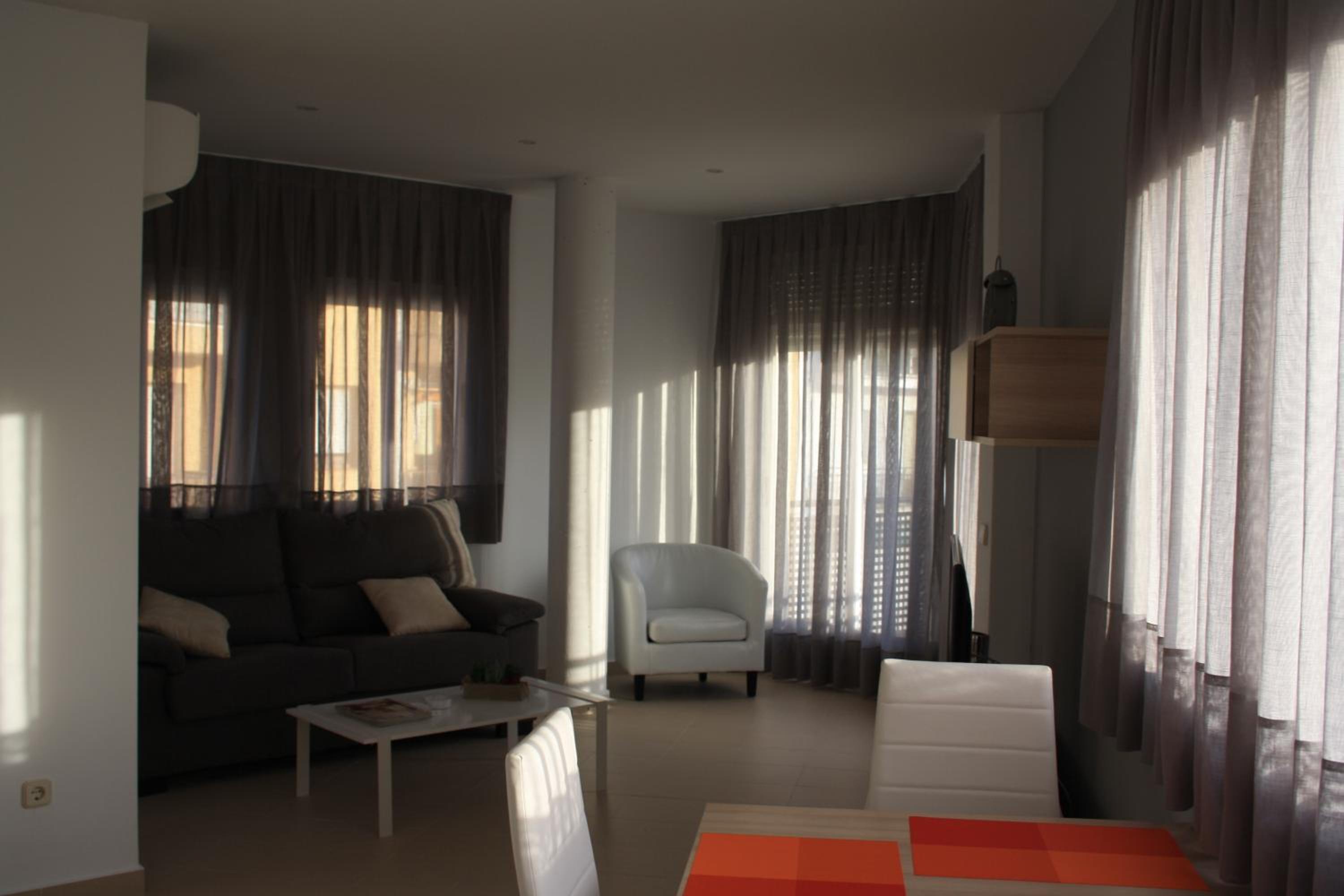 Apartment with Terrace - Photo 5