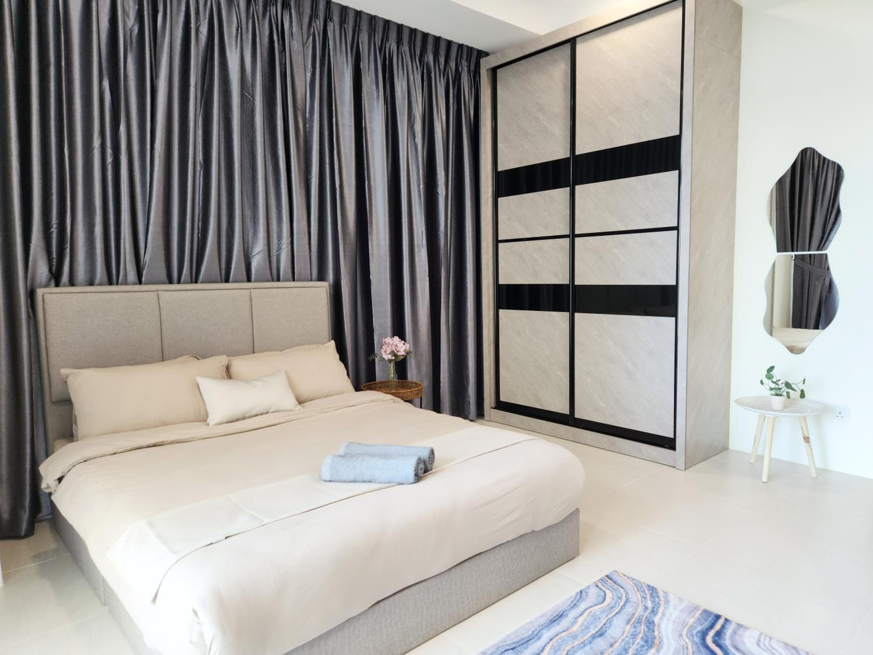 Studio Apartment with Balcony photo 3