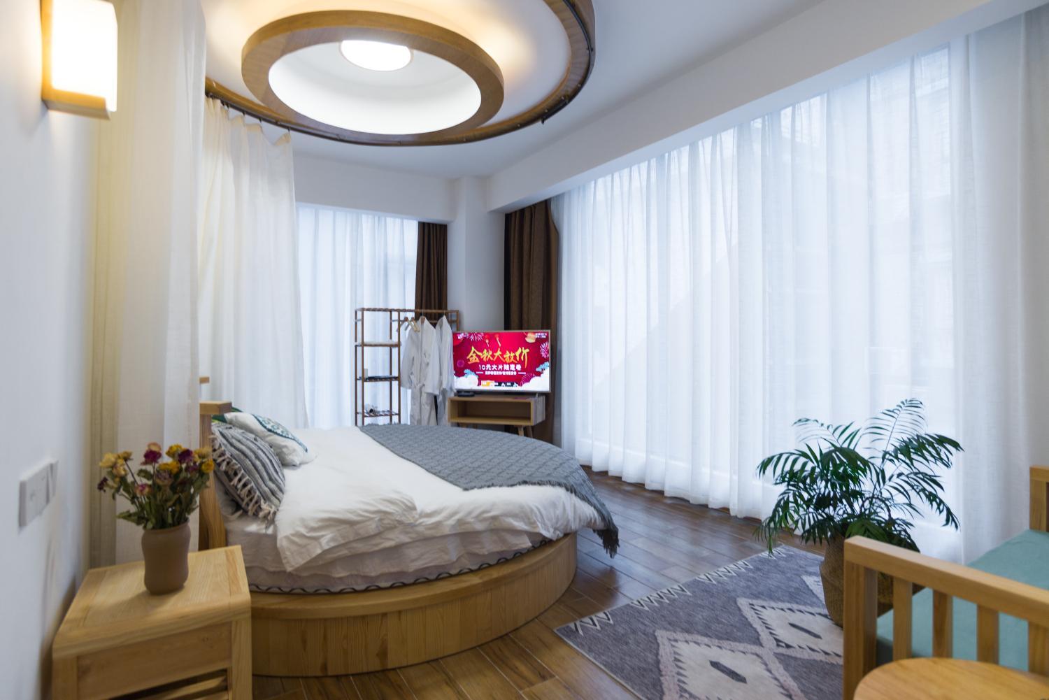 Deluxe Round Bed Room photo 1