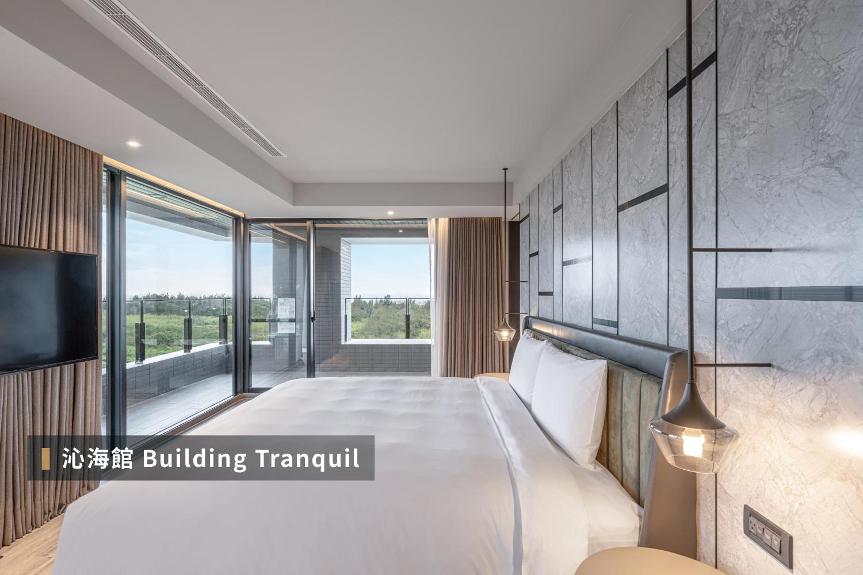 Building Tranquil - Deluxe Junior Suite - Photo 2