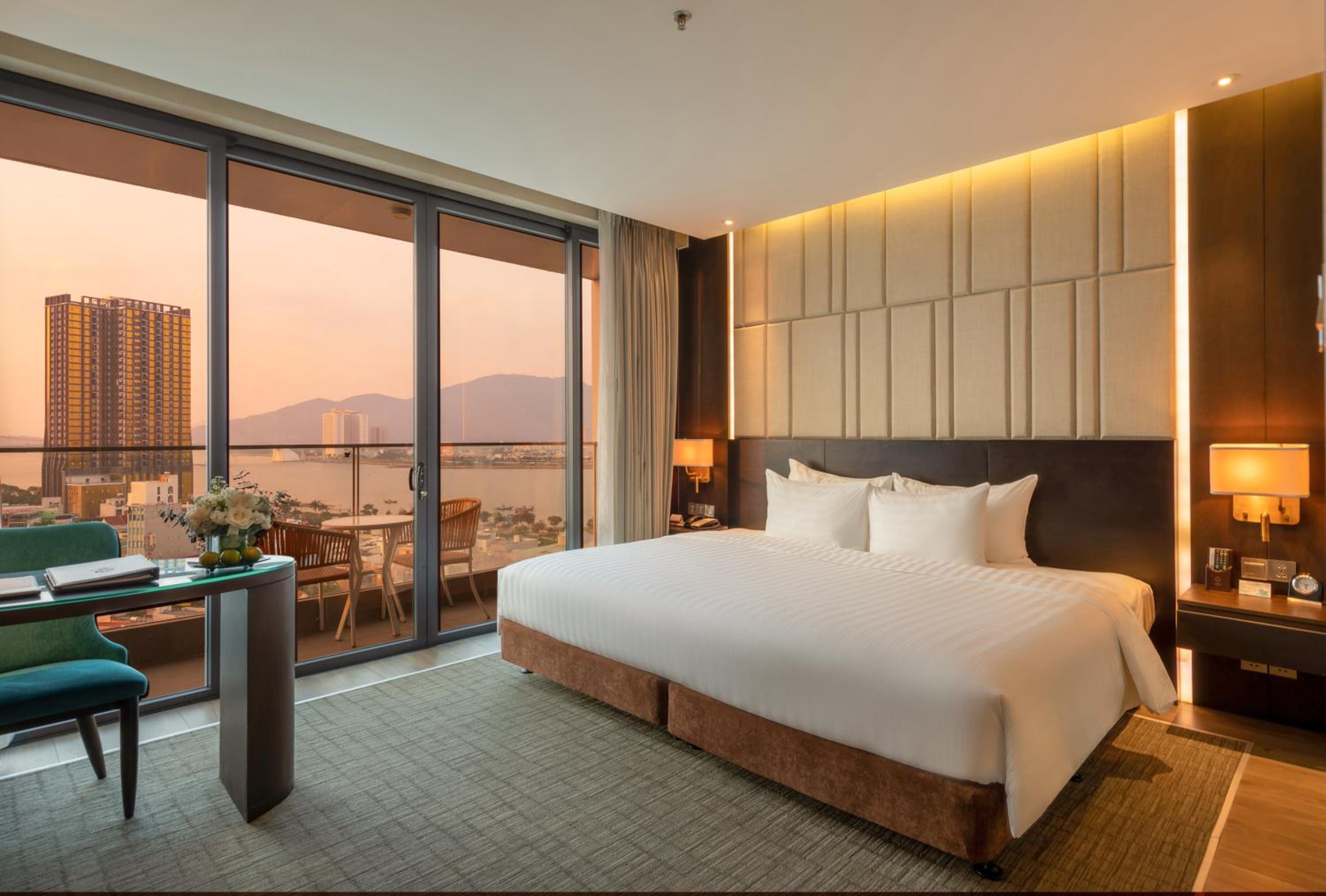 Premier Deluxe Double/ Twin with River View & Balcony - Photo 5