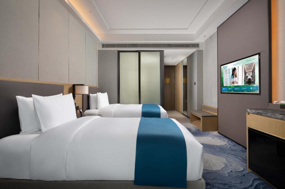 Elegant Twin Room photo 1
