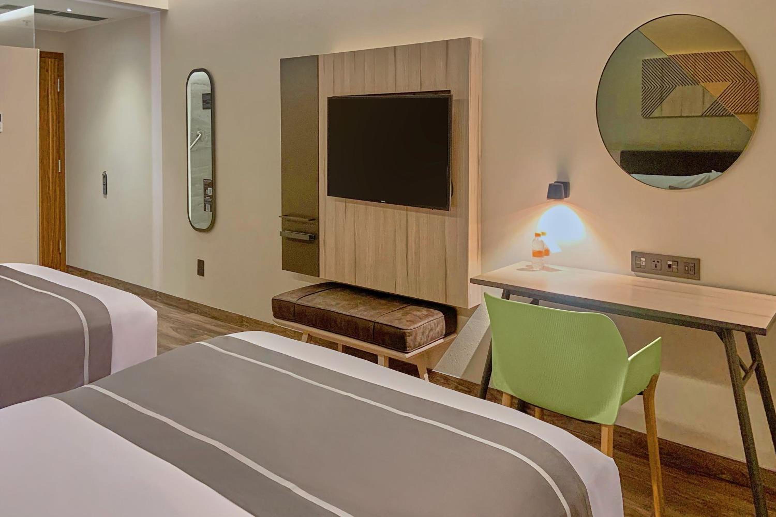 Double Room with Two Double Beds - Photo 2