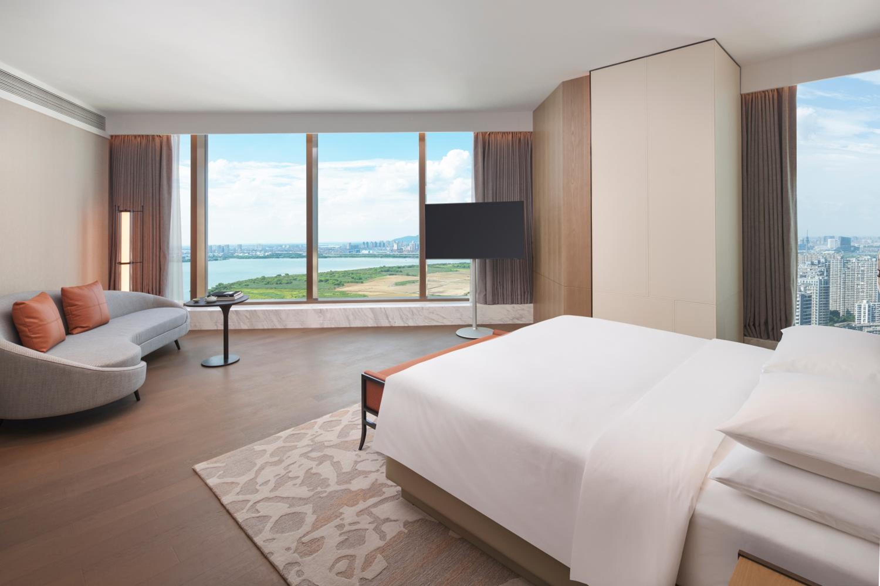 Executive King Suite with Lake View