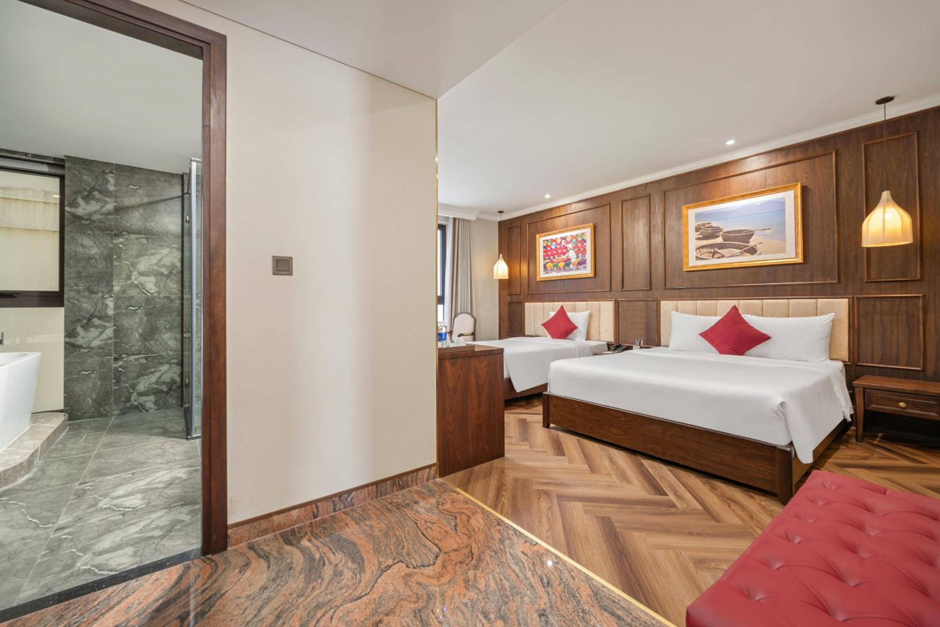 Special Offer - Premier Triple Room with Bathtub - Photo 5