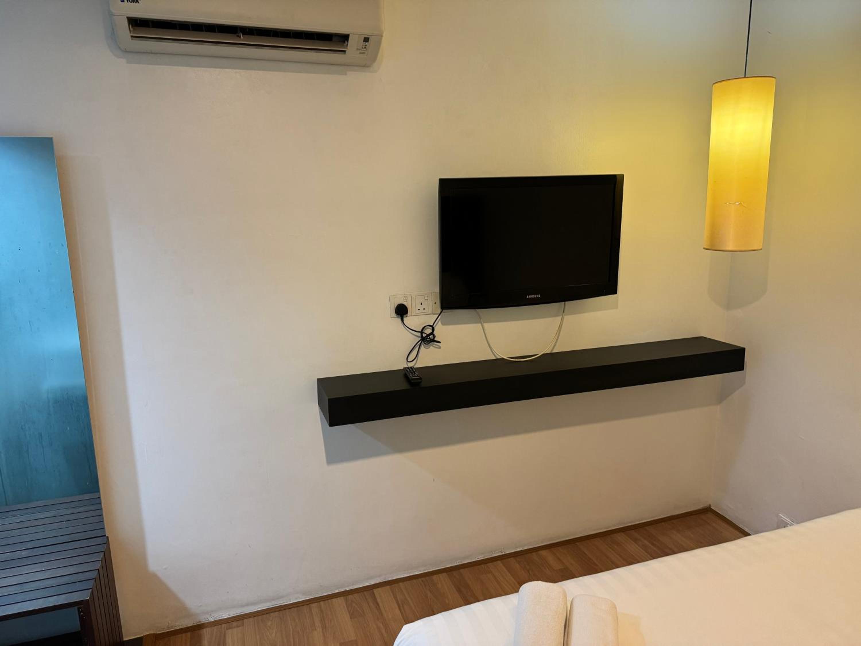 Standard Double Room - Without Window photo 3