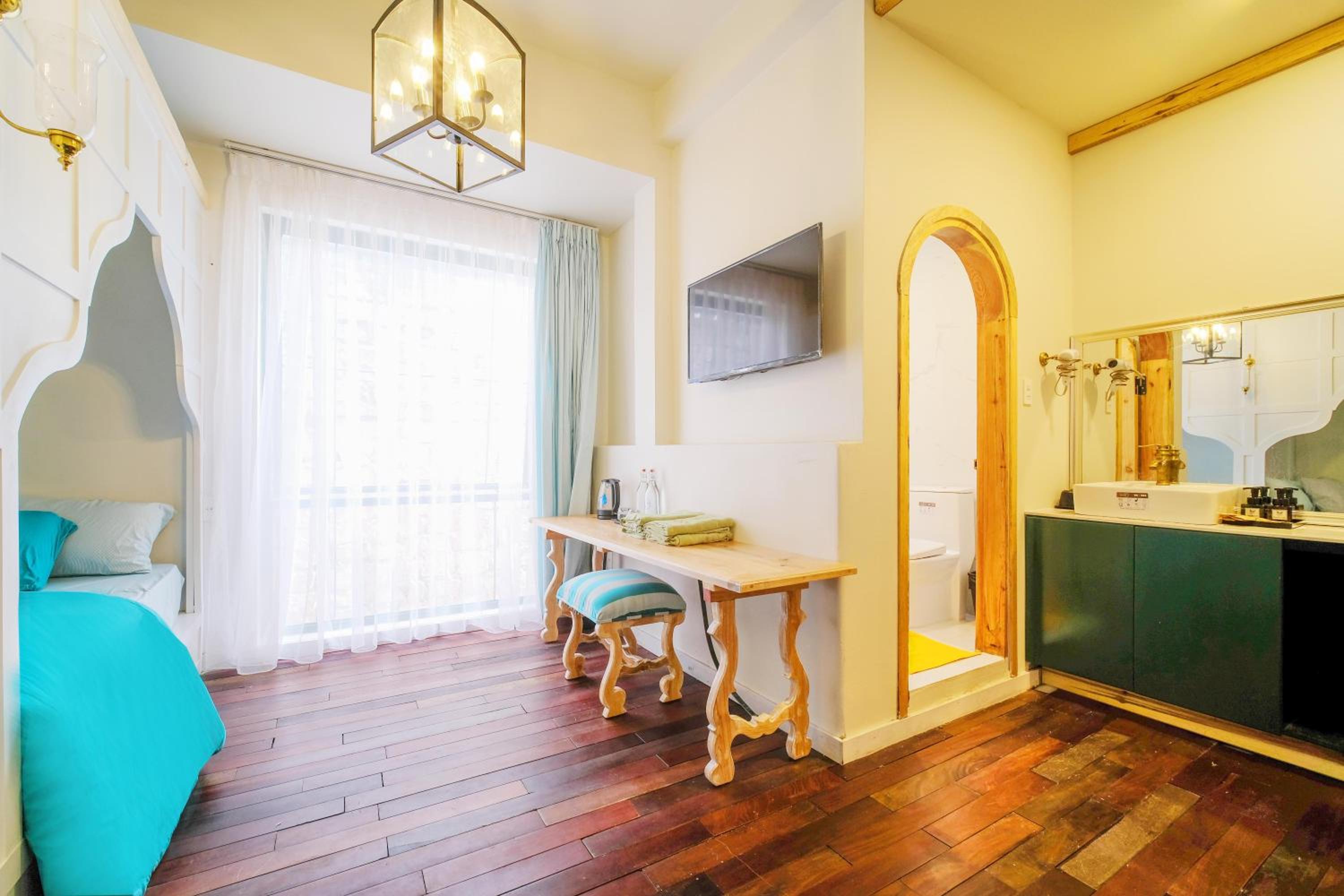 Quadruple Room with Private Bathroom - Photo 6
