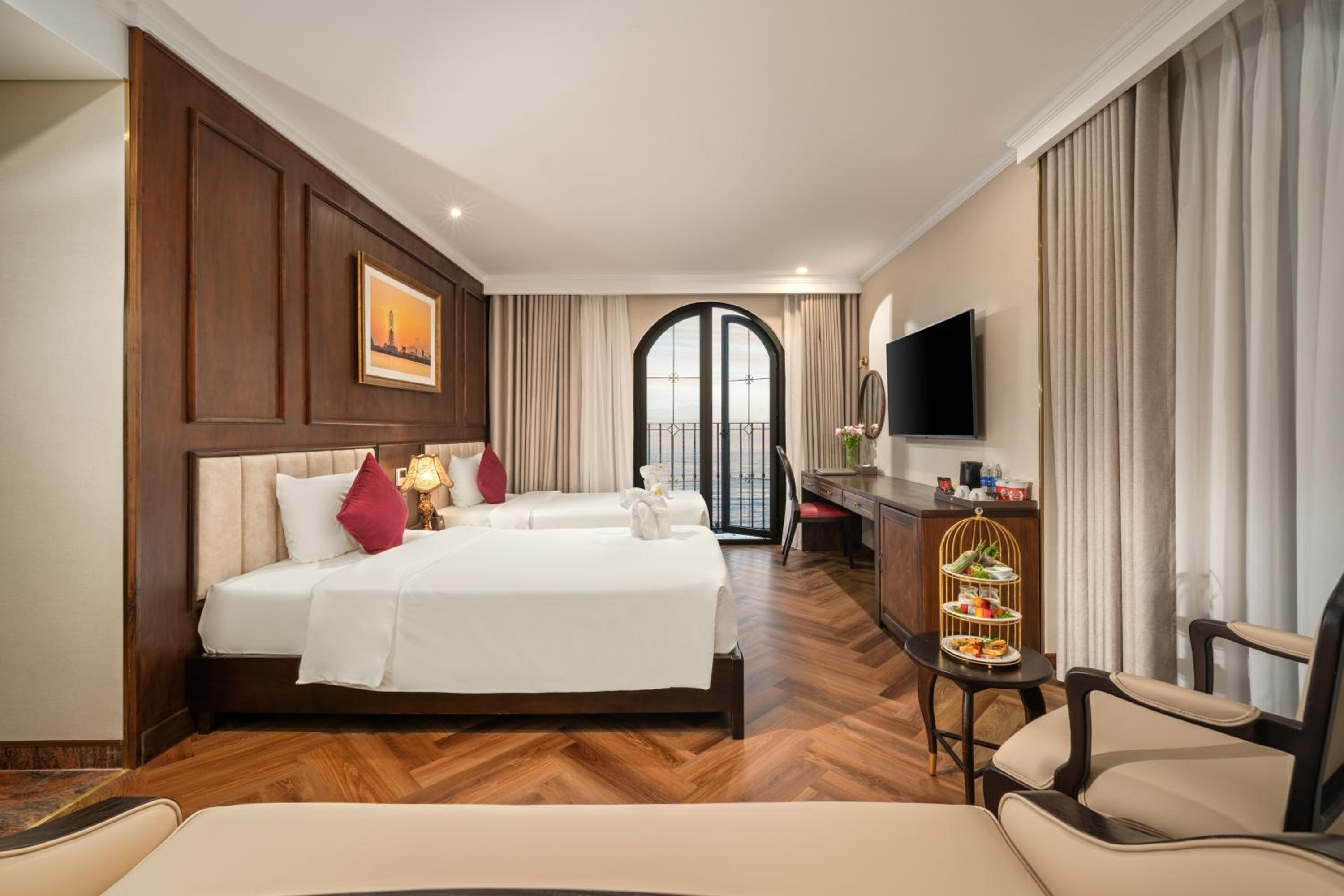 Special Offer - Suite Bathtub with Balcony and Partial Sea View - Photo 4
