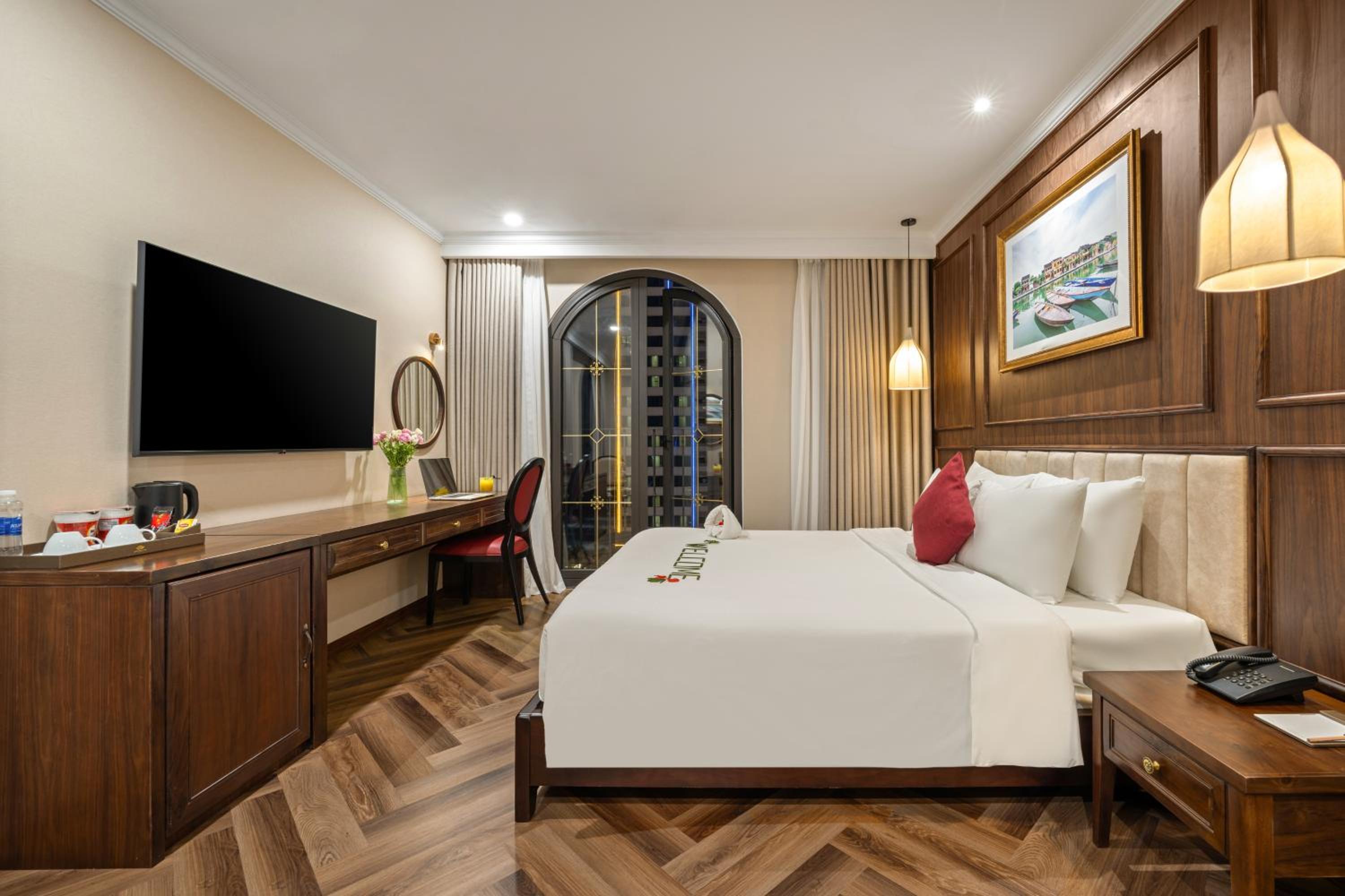 Special Offer - Suite Bathtub with Balcony and Partial Sea View - Photo 9