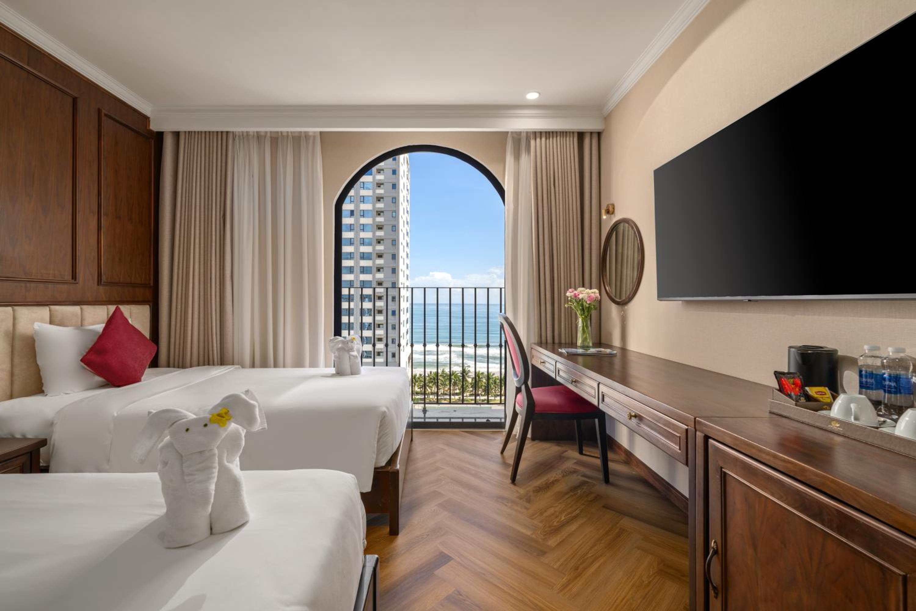 Luxury Suite Bathtub with Balcony and Sea View (Afternoon Tea Included) - Photo 9