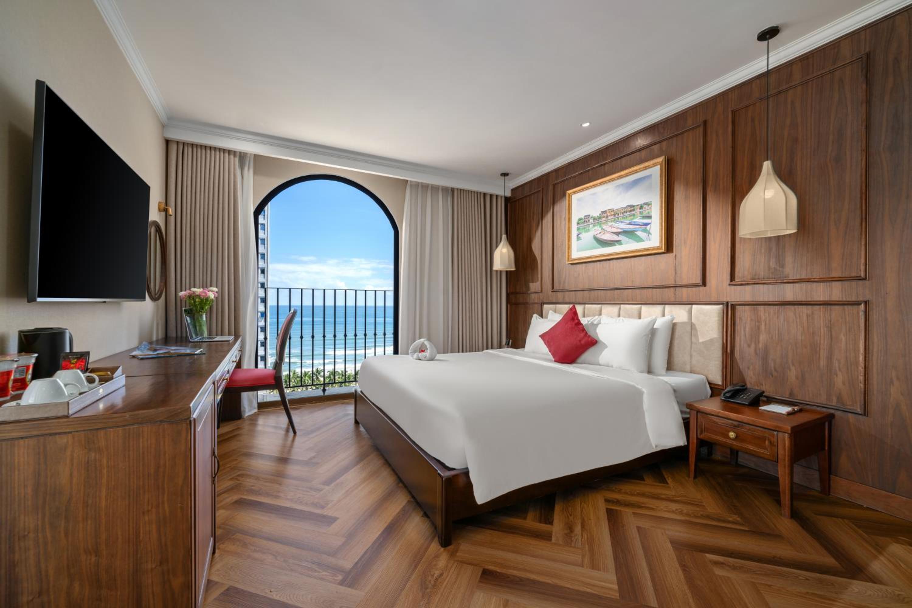 Luxury Suite Bathtub with Balcony and Sea View (Afternoon Tea Included) - Photo 3