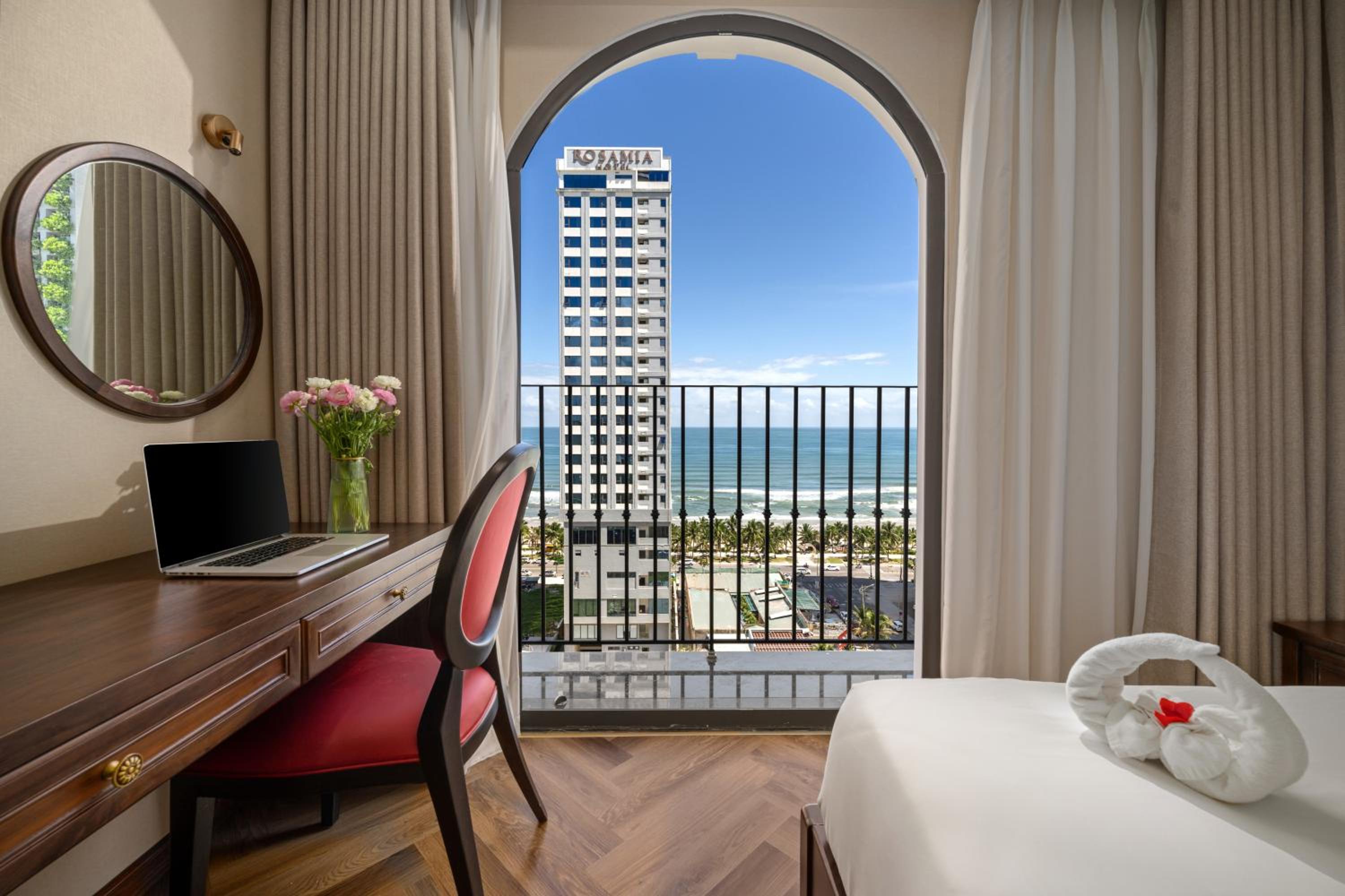 Luxury Suite Bathtub with Balcony and Sea View (Afternoon Tea Included) - Photo 10