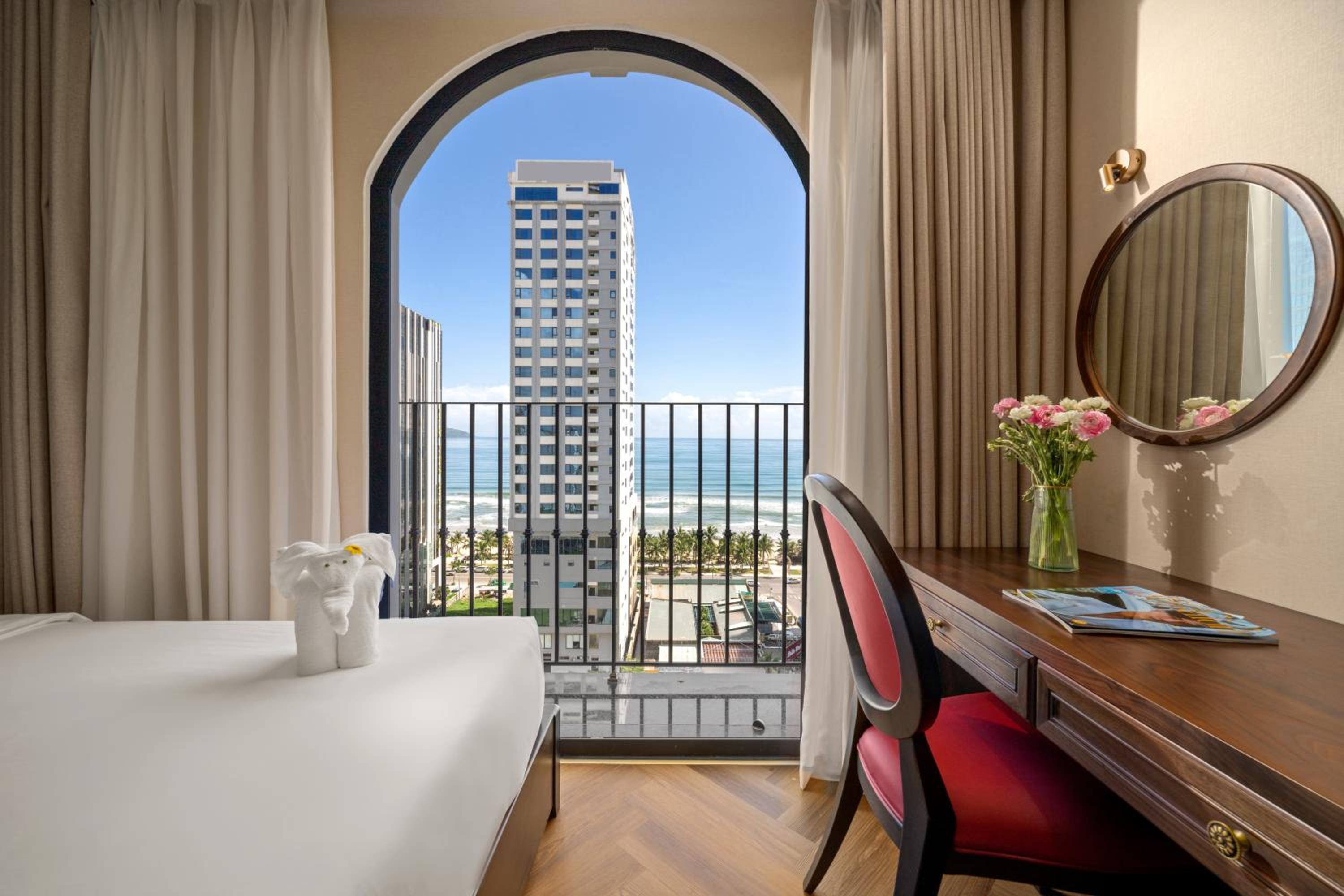 Luxury Suite Bathtub with Balcony and Sea View (Afternoon Tea Included) - Photo 5