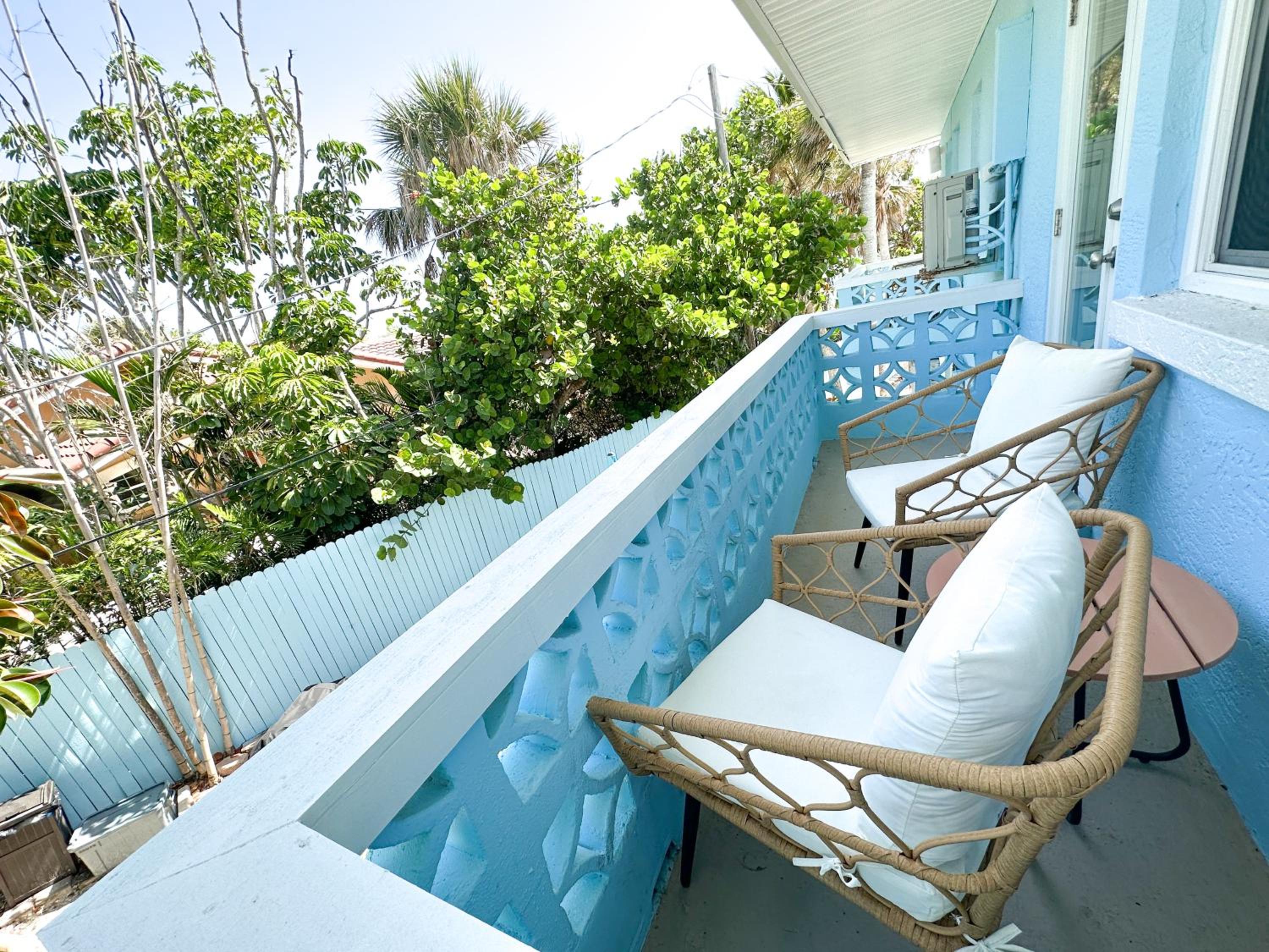 Queen Room With Balcony - Non Smoking photo 3