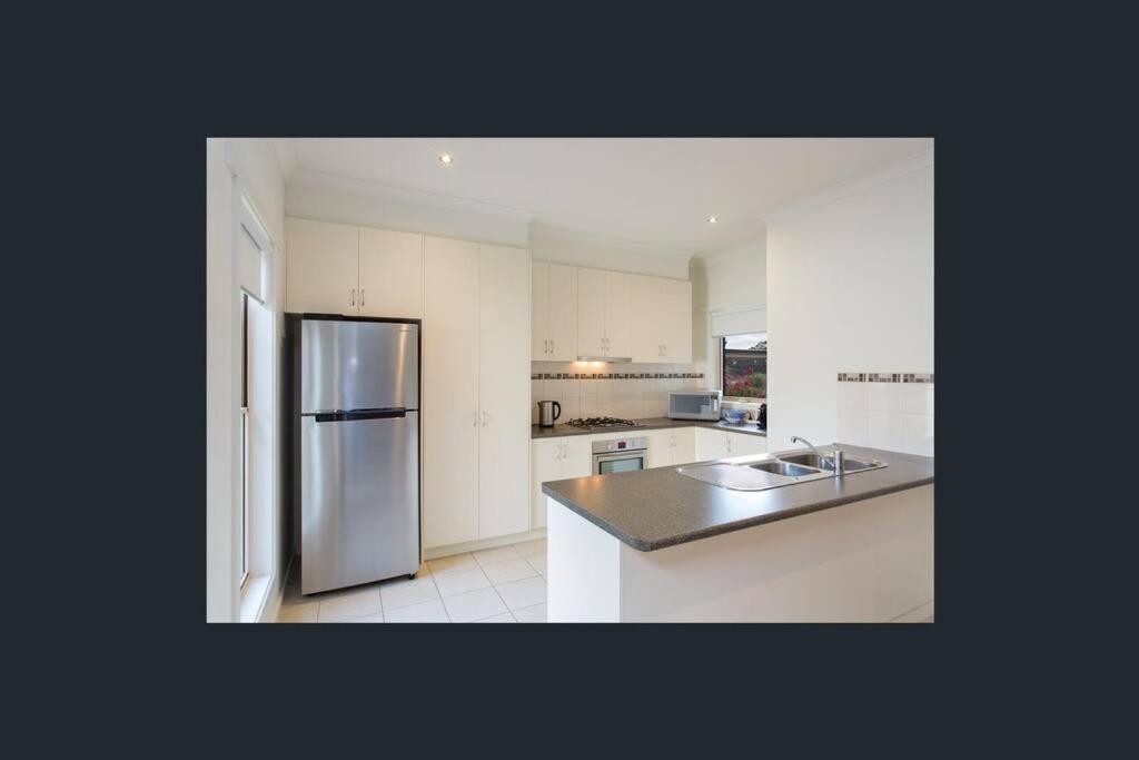 Three-Bedroom House photo 3