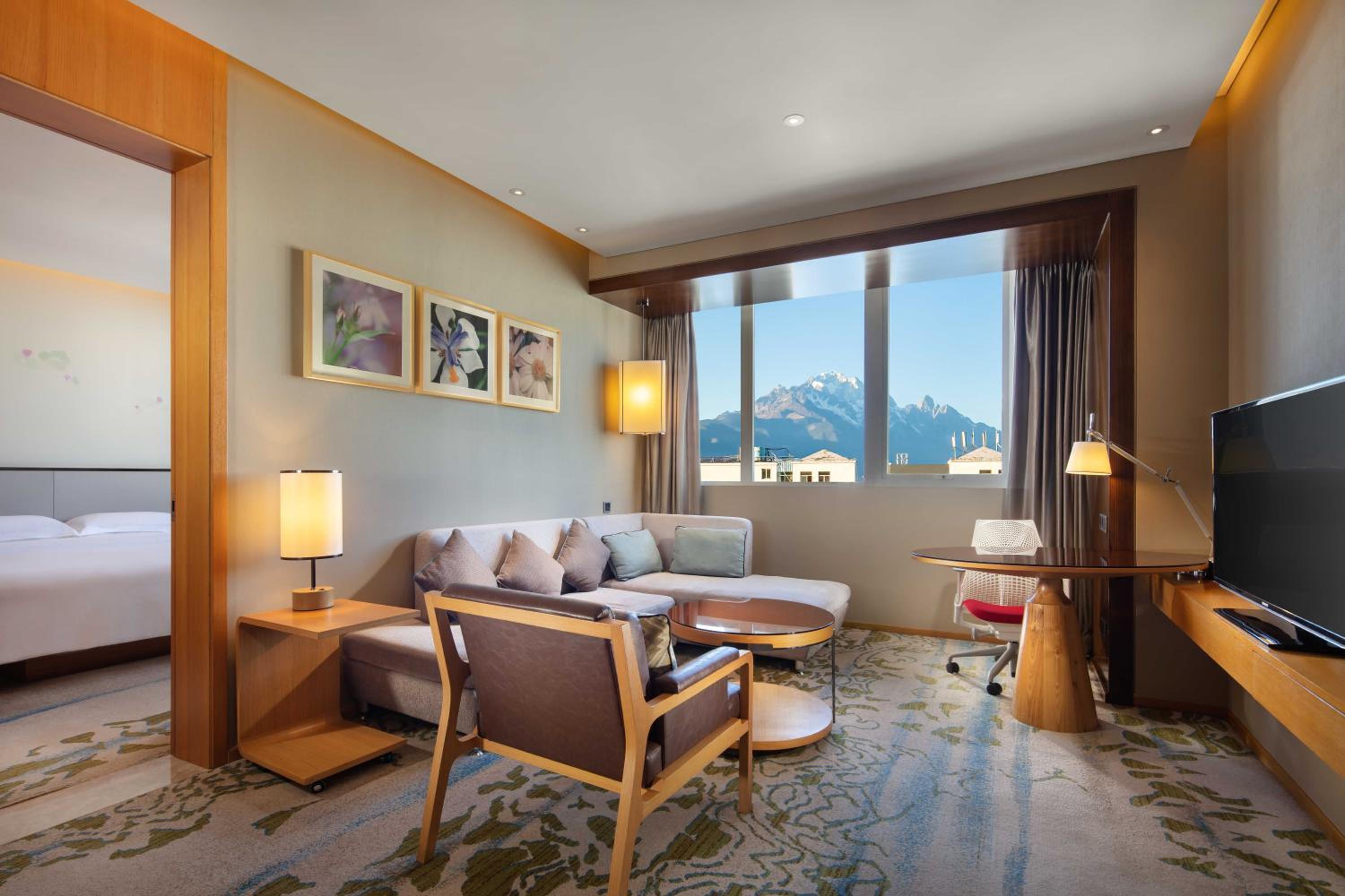 One-Bedroom King Suite with Mountain View