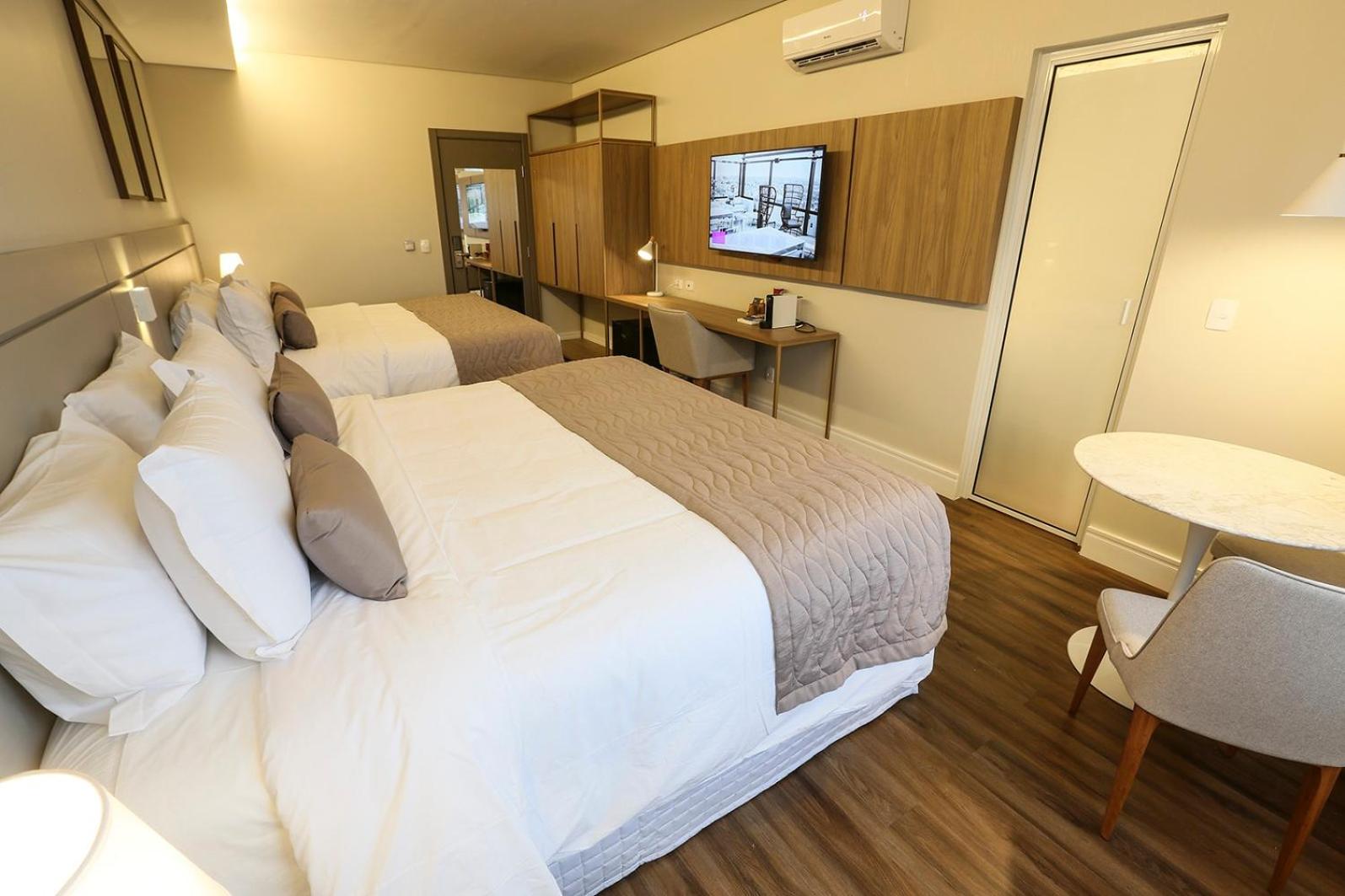King Room with Two King Beds photo 2