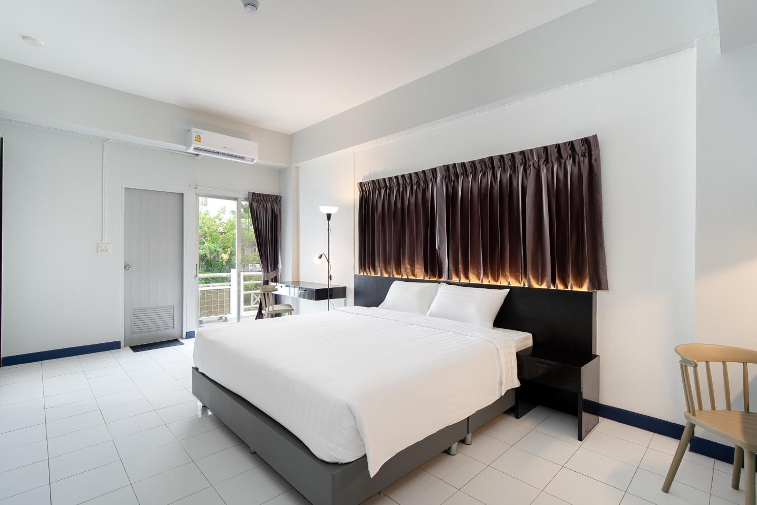 Premier King Room photo 3