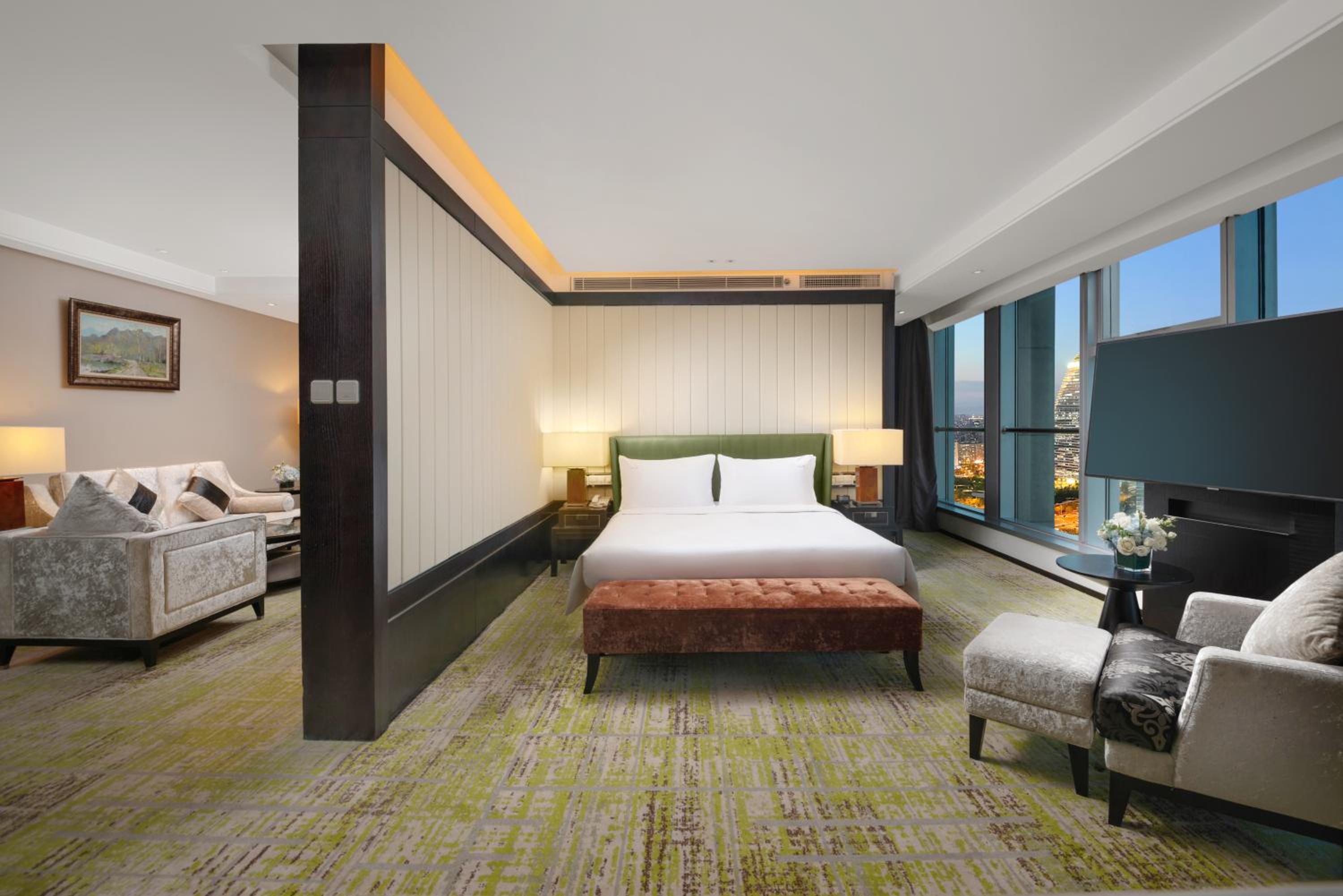 King Suite with Lounge Access - High Floor