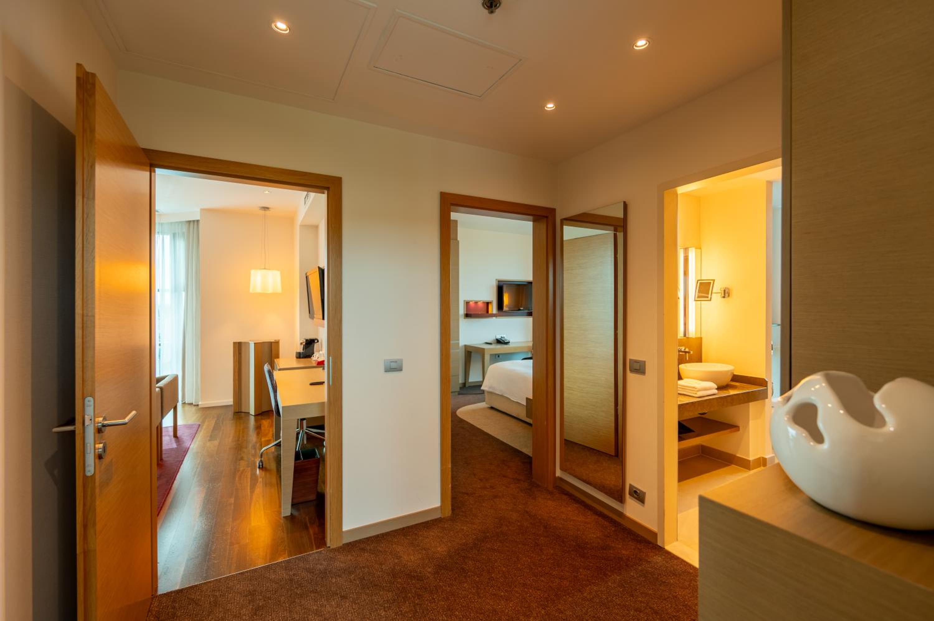 One-Bedroom King Suite - Photo 4