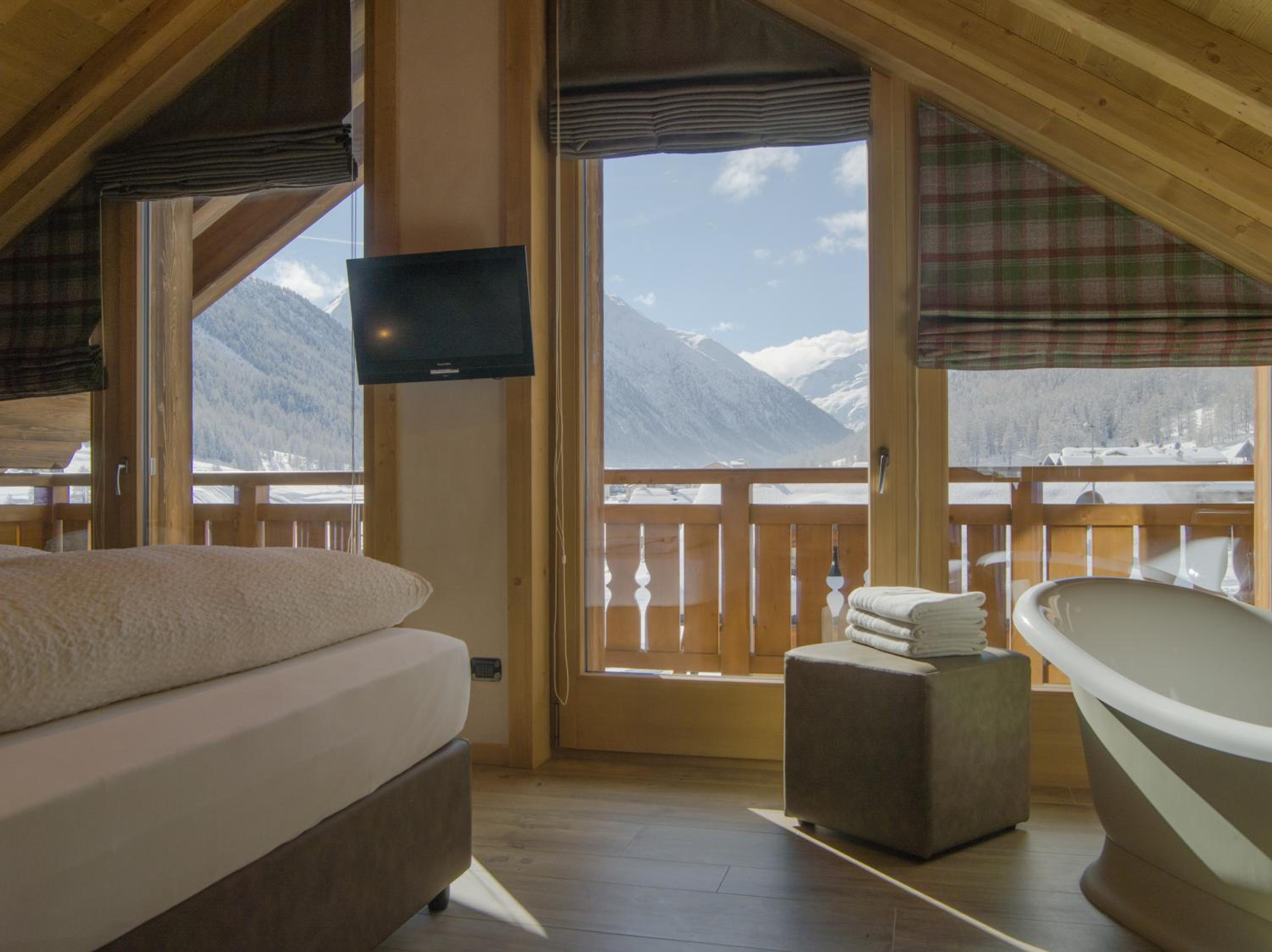 Deluxe Suite - Photo 3