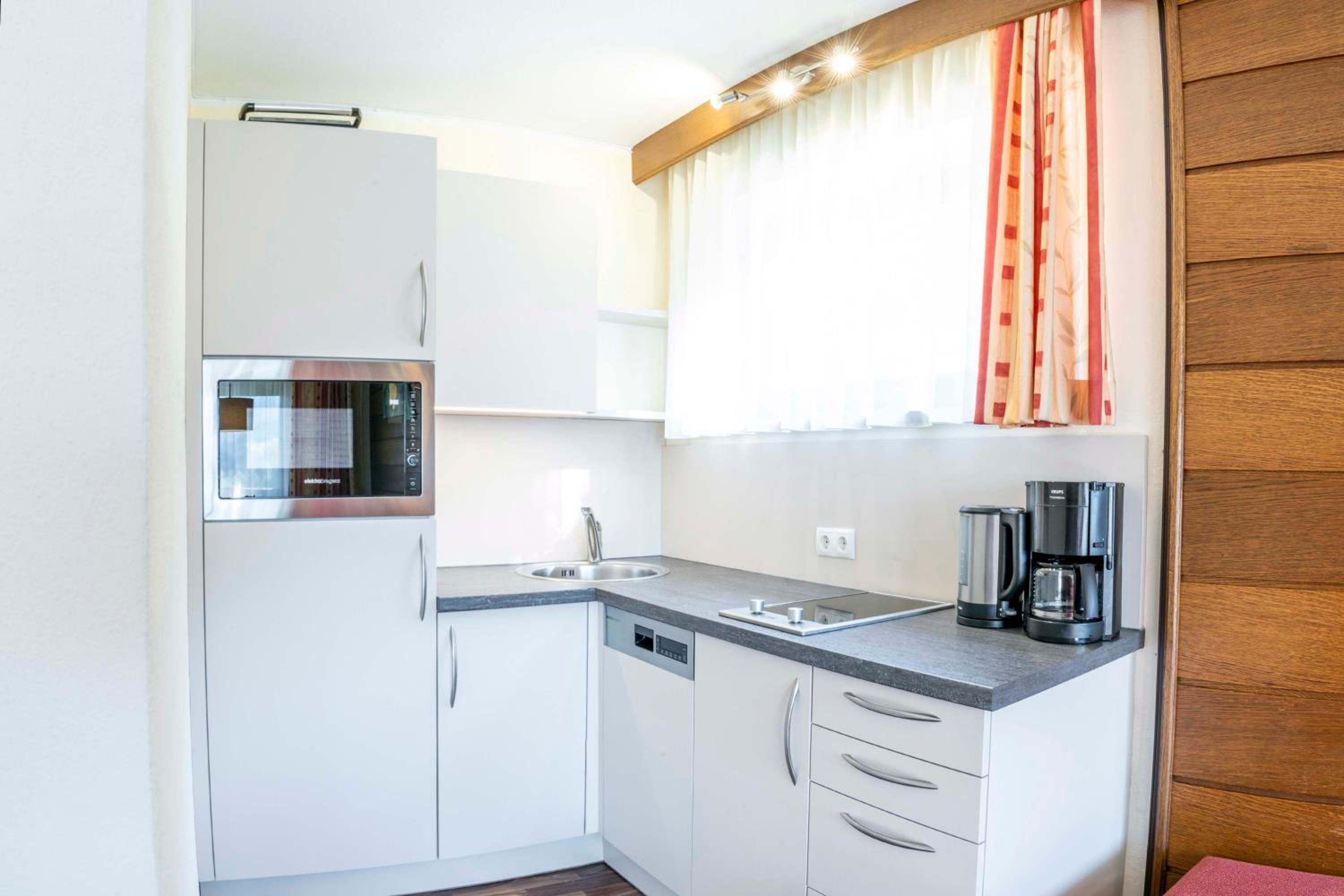 Apartment 3 photo 3