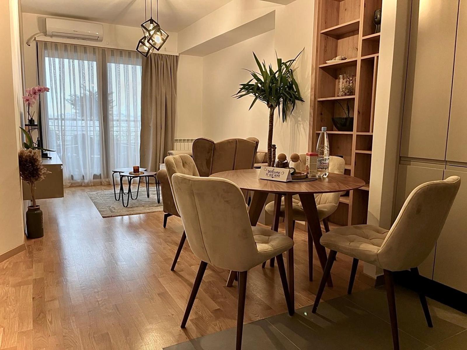 One-Bedroom Apartment photo 1