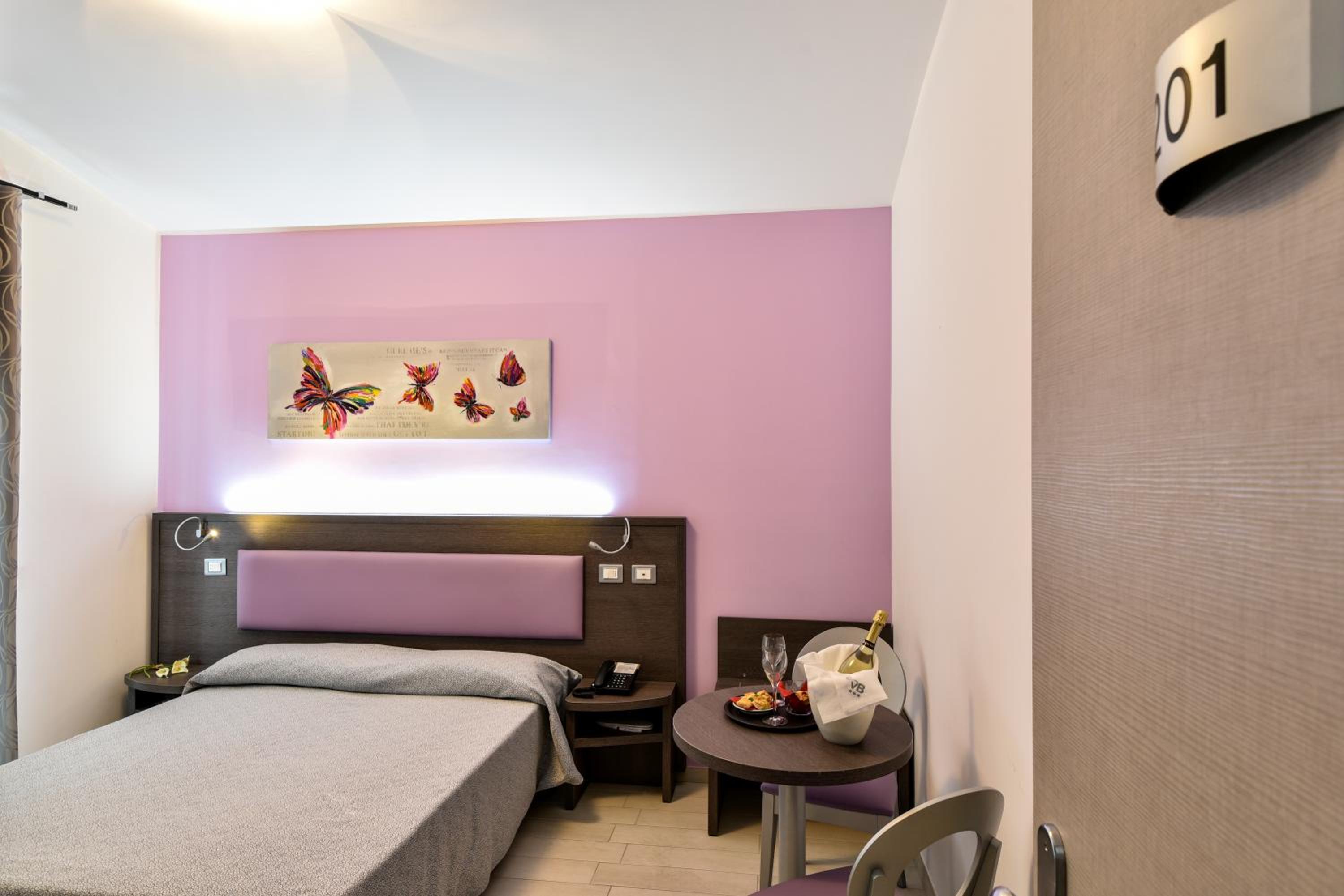 Deluxe Queen Room photo 2