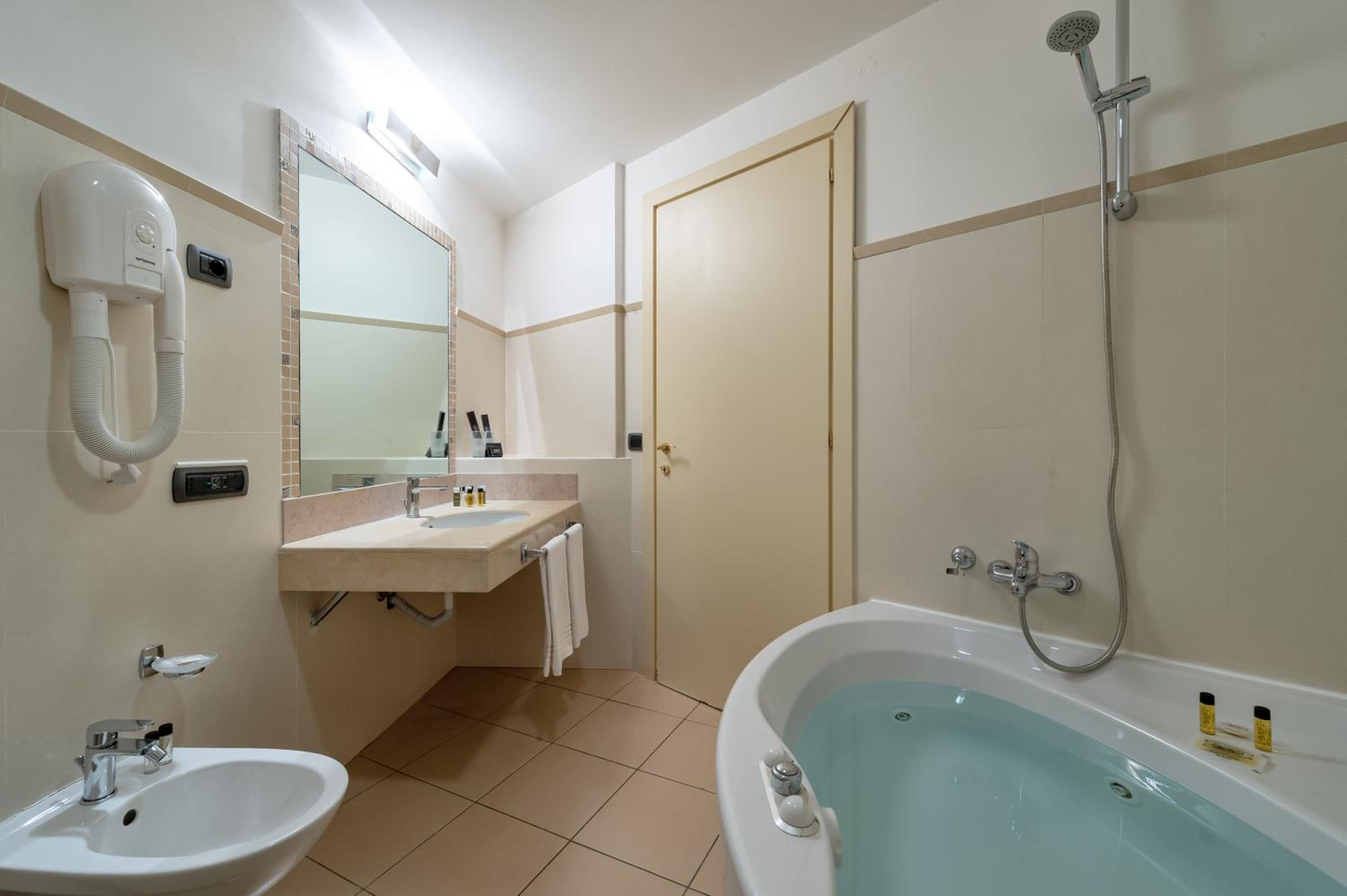 Junior Suite - Photo 6