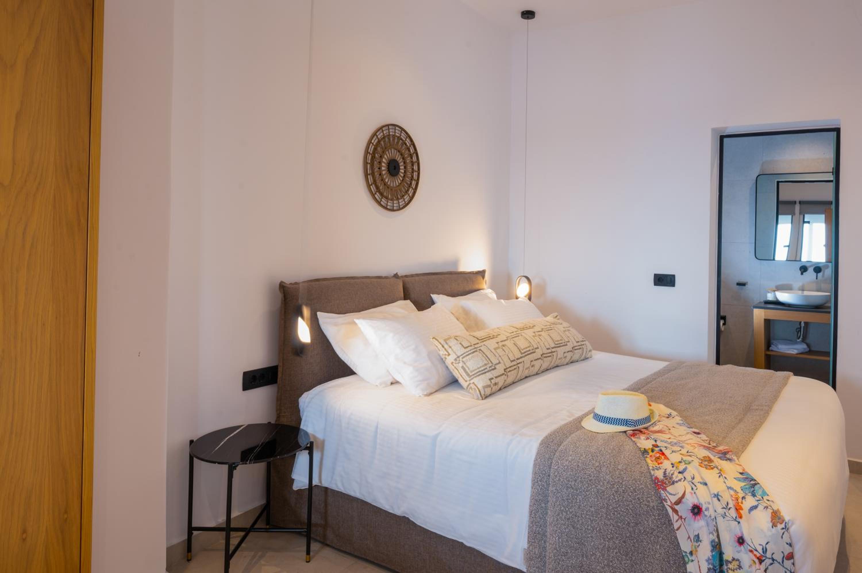 Two-Bedroom Suite - Photo 3
