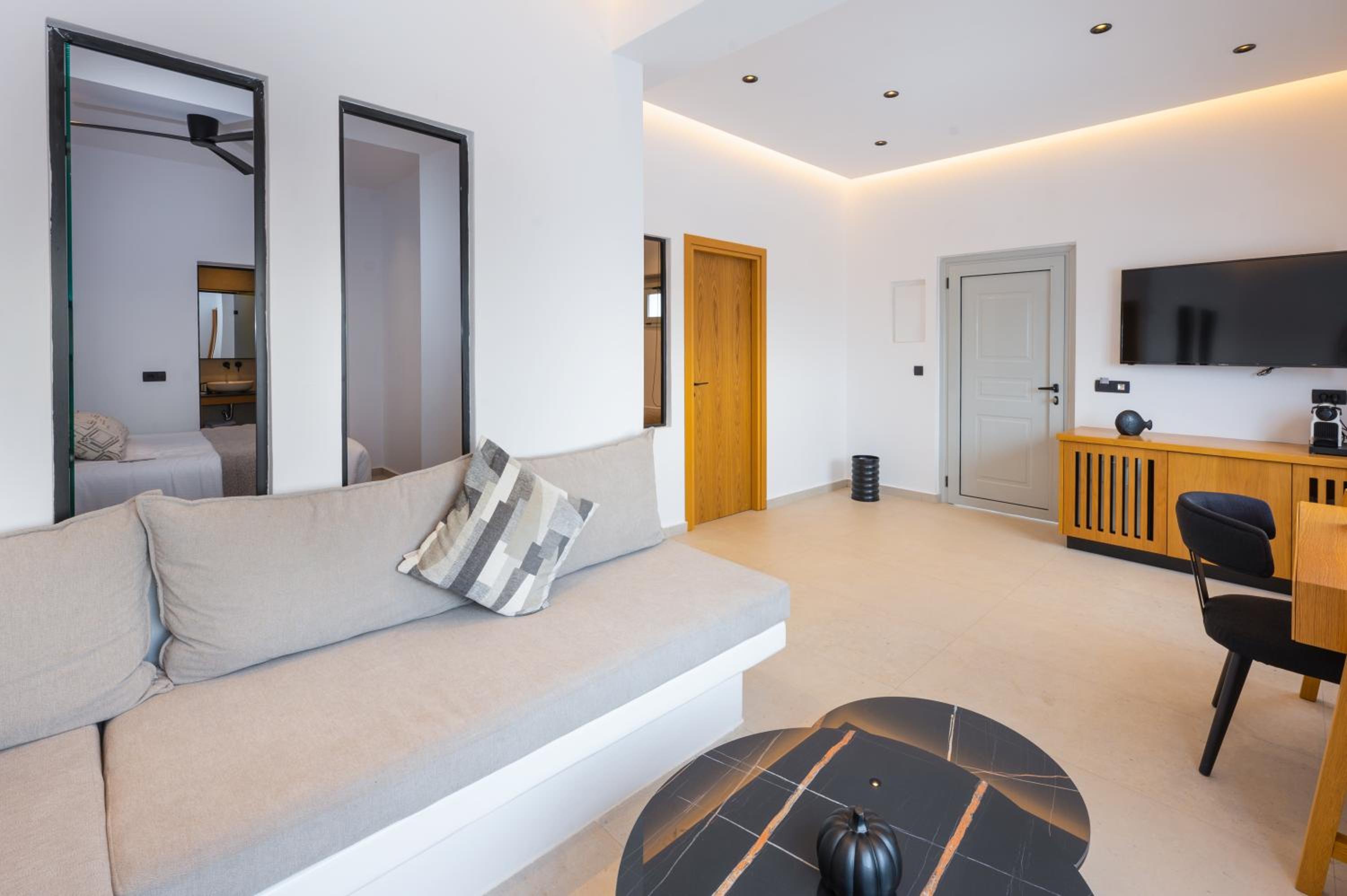 Two-Bedroom Suite - Photo 2
