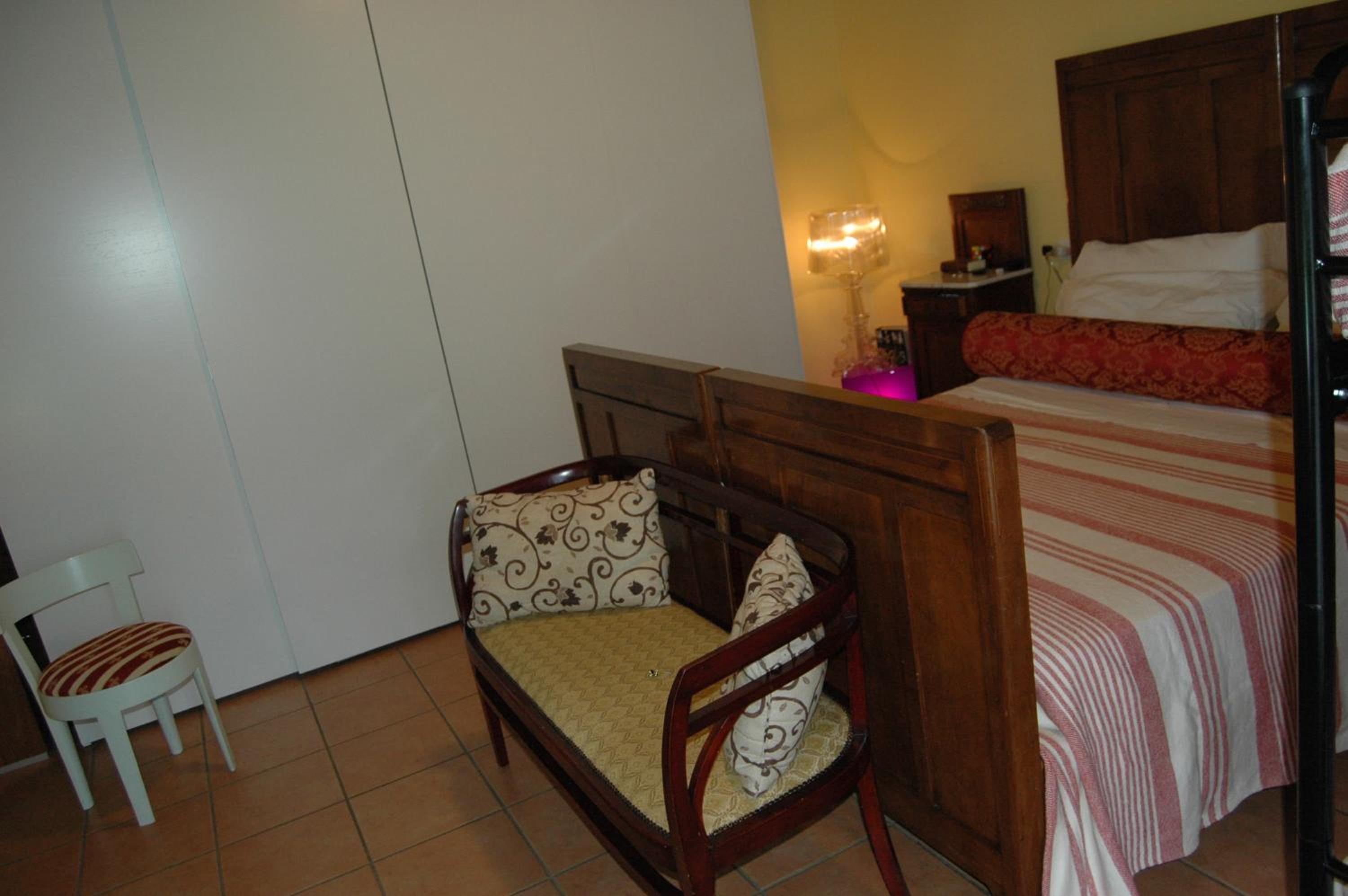 One-Bedroom Apartment photo 3