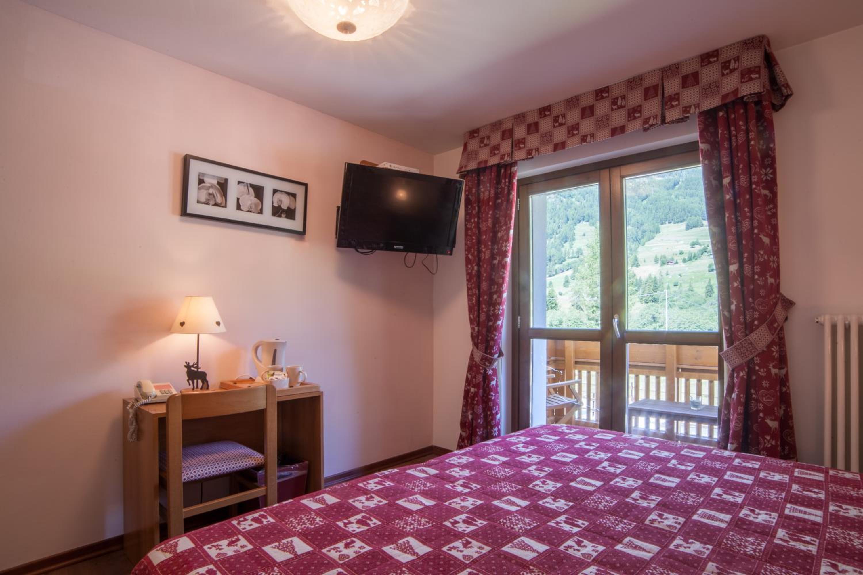 Double or Twin Room - Photo 9