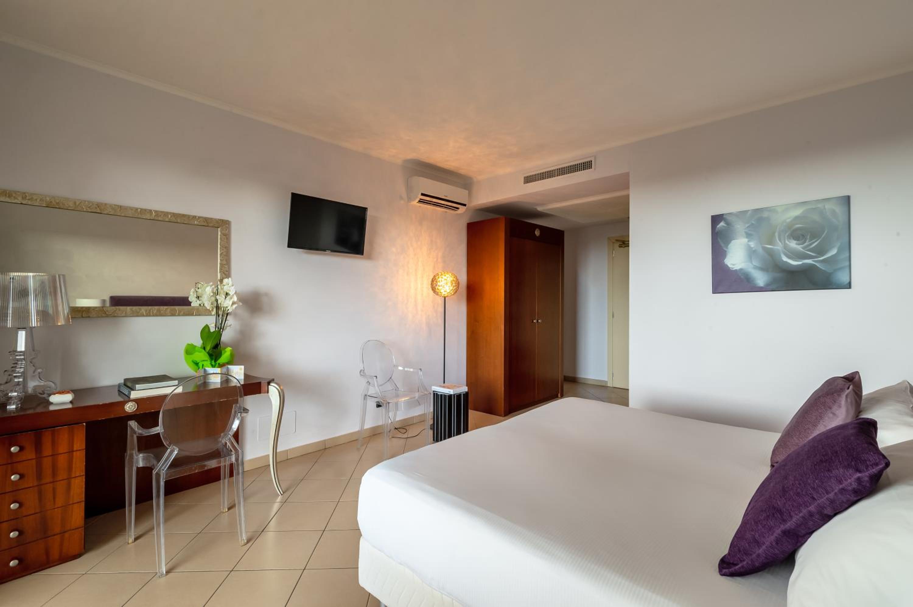 Double or Twin Room - Photo 4