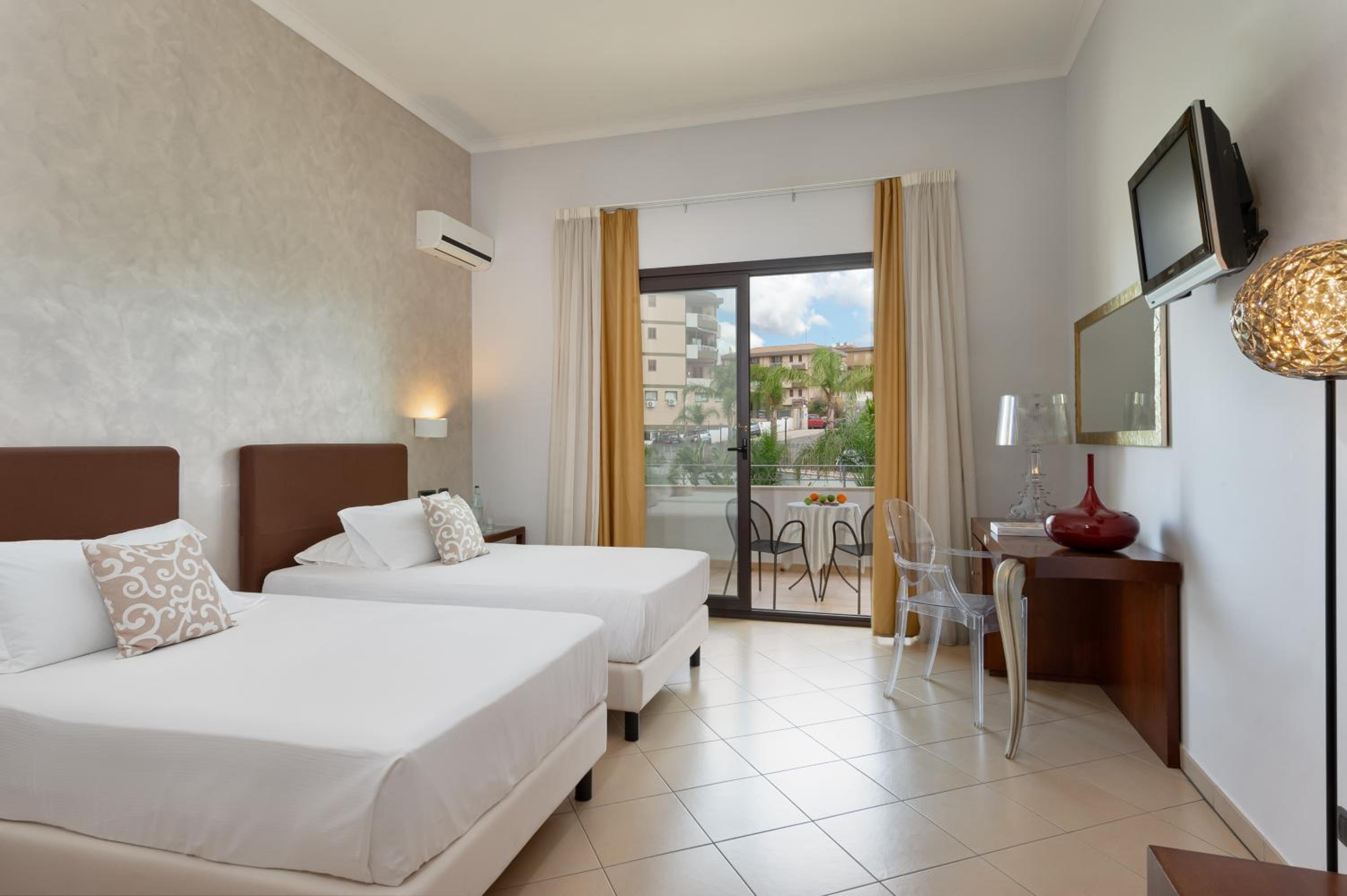 Double or Twin Room - Photo 5