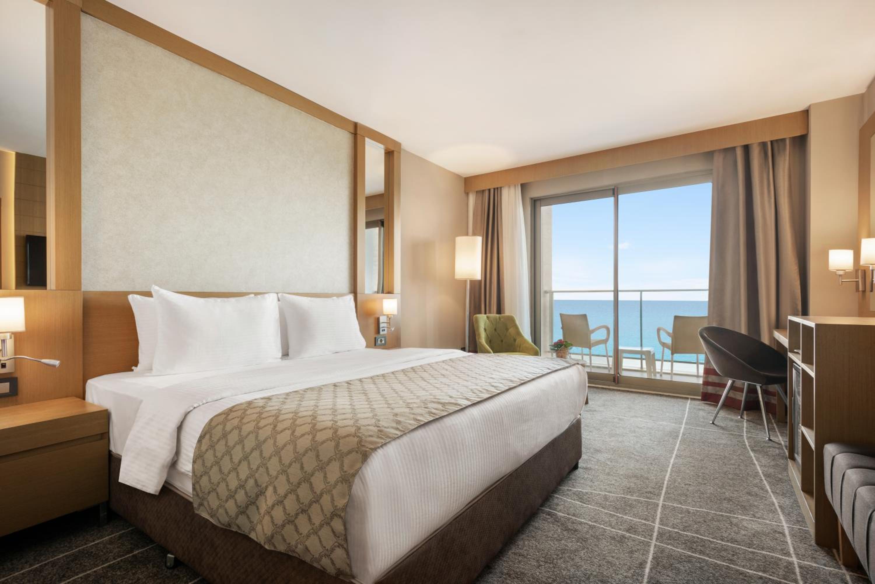 Double Room with Sea View - Non-Smoking - Photo 1