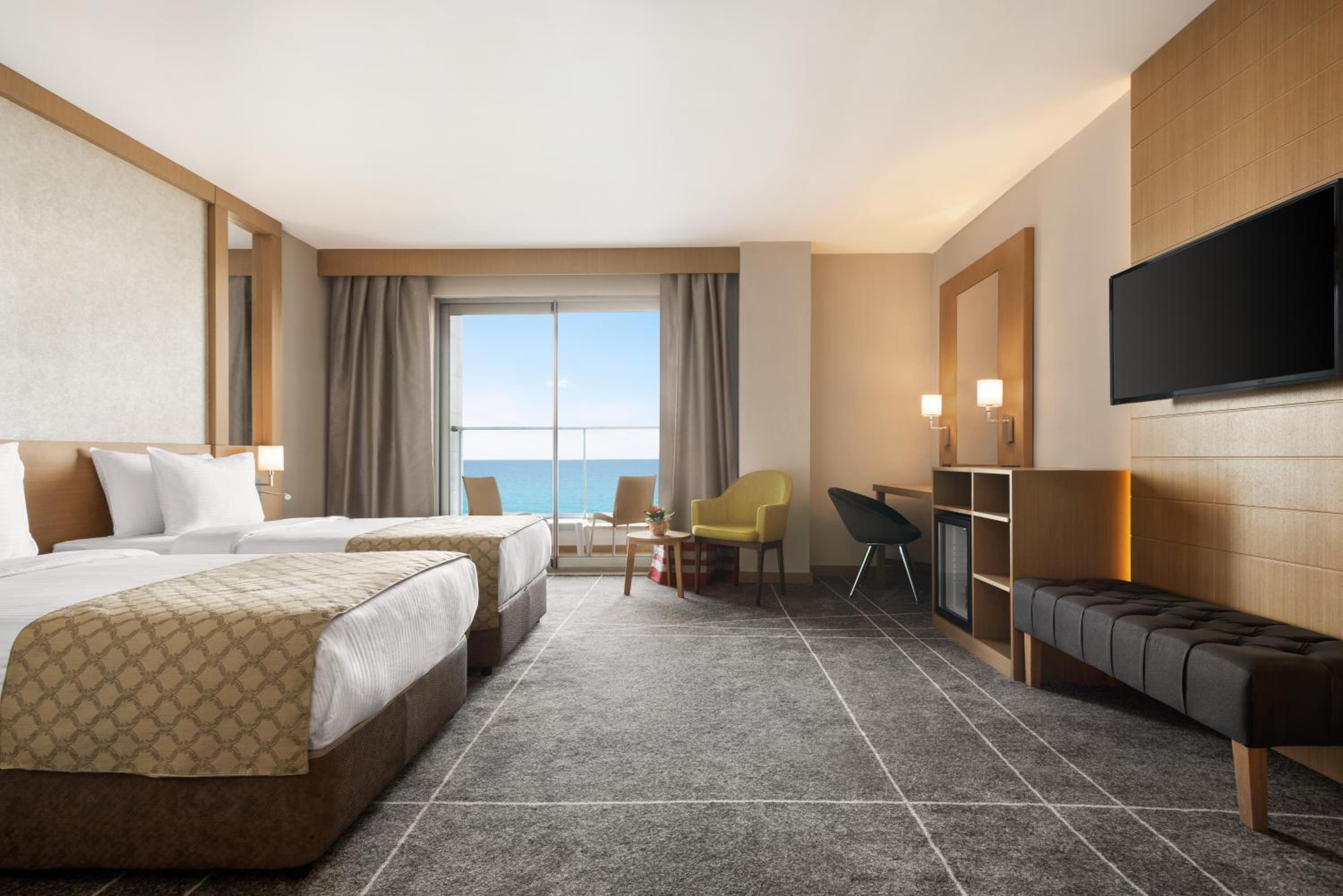 Double Room with Sea View - Non-Smoking - Photo 4